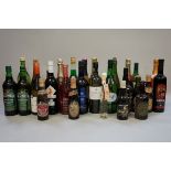 A mixed lot of wine, spirits and similar. (28)