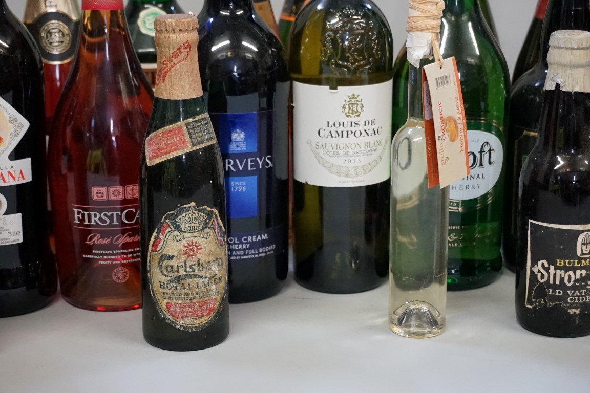 A mixed lot of wine, spirits and similar. (28) - Image 5 of 10