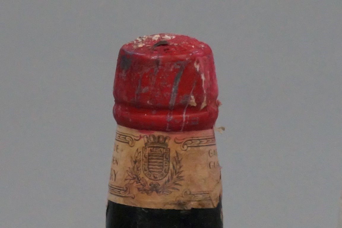 Three half bottles of Viejisimo Sherry, Antonio de la Riva, (1940s bottling). (3) - Image 4 of 5