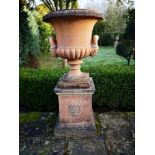 Garden urns/planters: A composition stone urn on pedestal, 2nd half 20th century, 148cm high