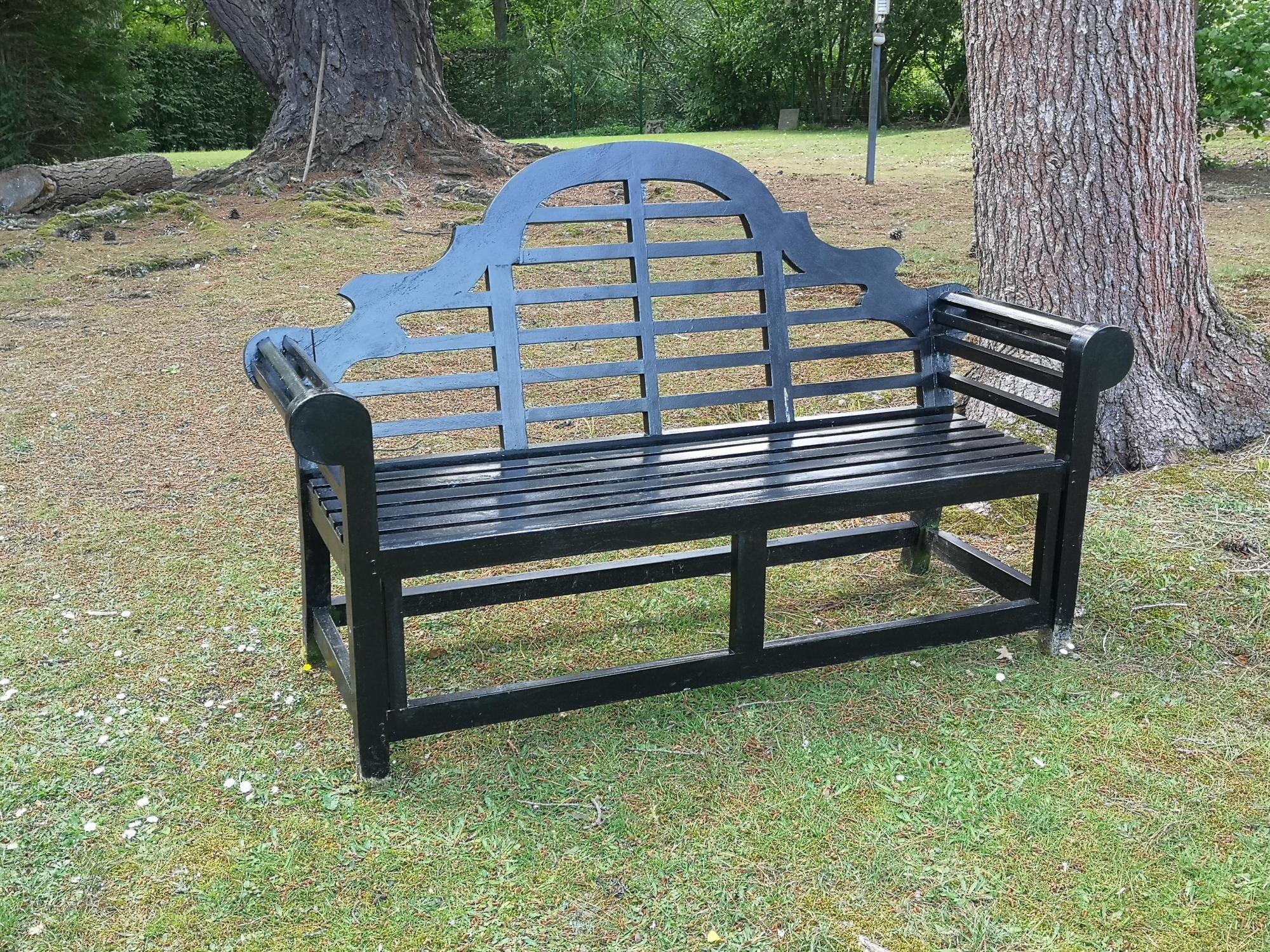 Garden Furniture: A painted hardwood Lutyens style seat late 20th century 166cm wide, together