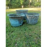 Garden pots/urns: A set of three washing copper planters, 19th century , the largest 53cm diameter