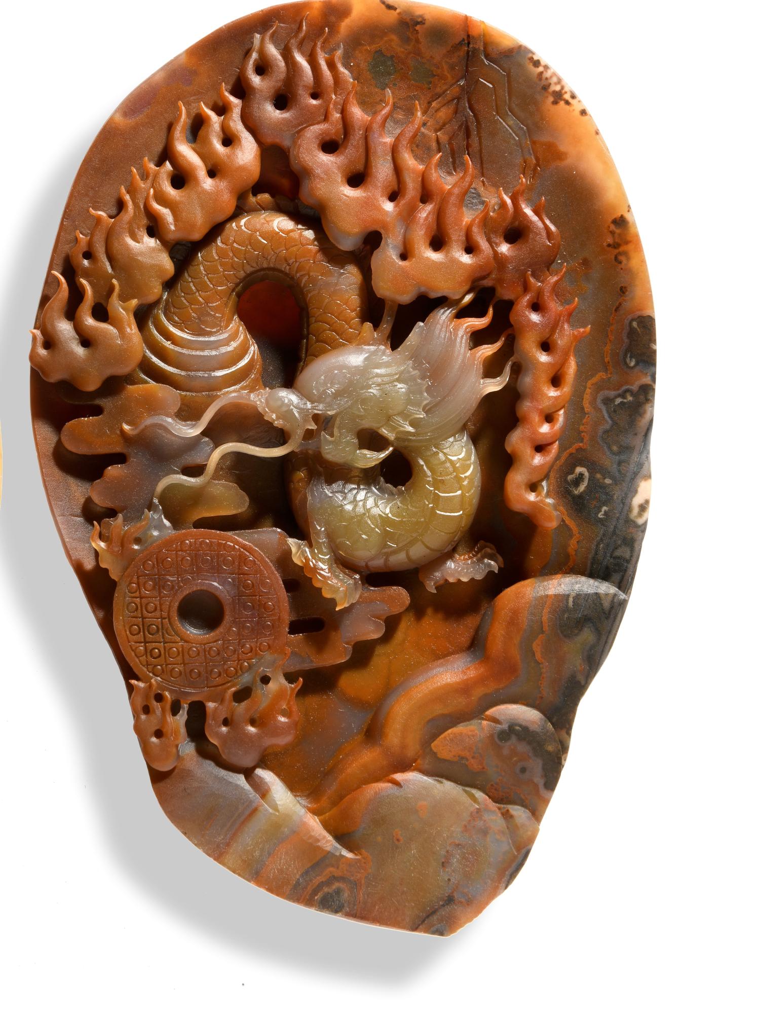 Minerals/Interior Design: An agate dragon carvingmodern26cm.Both of these carvings came from the