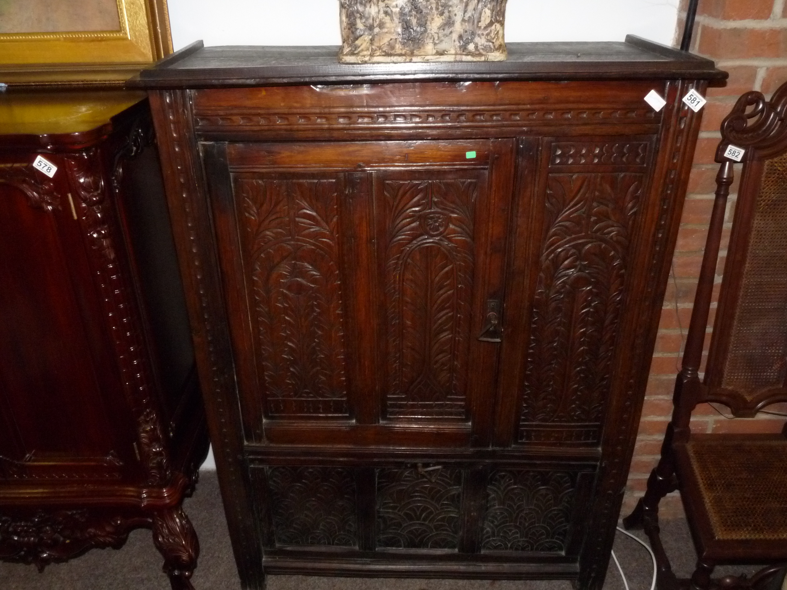 Early oak cupboard 1.5m x 1m x 0.5m