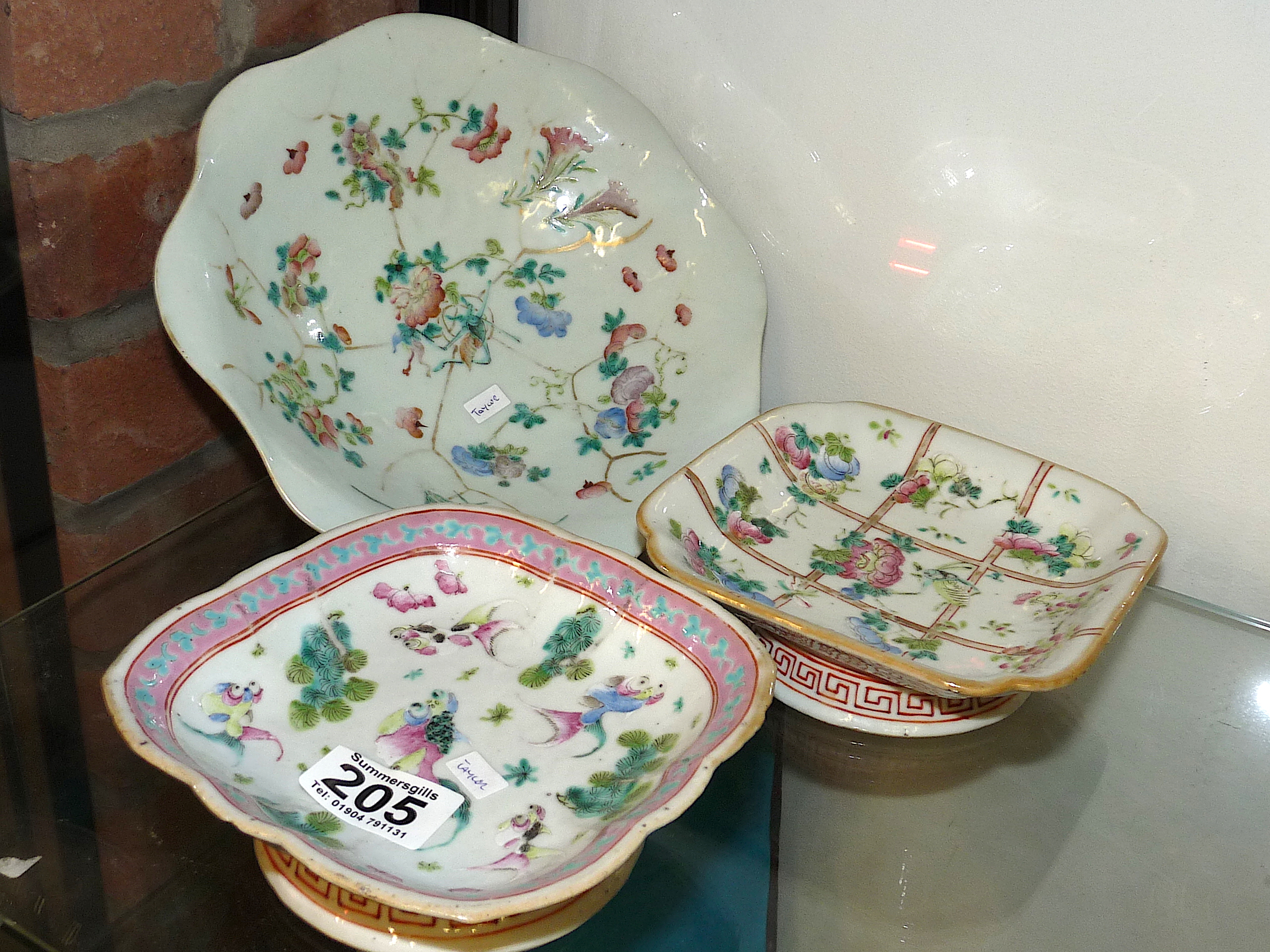 Set of 3 Chinese bowls