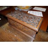 Small oak carved box 35cmx29cm