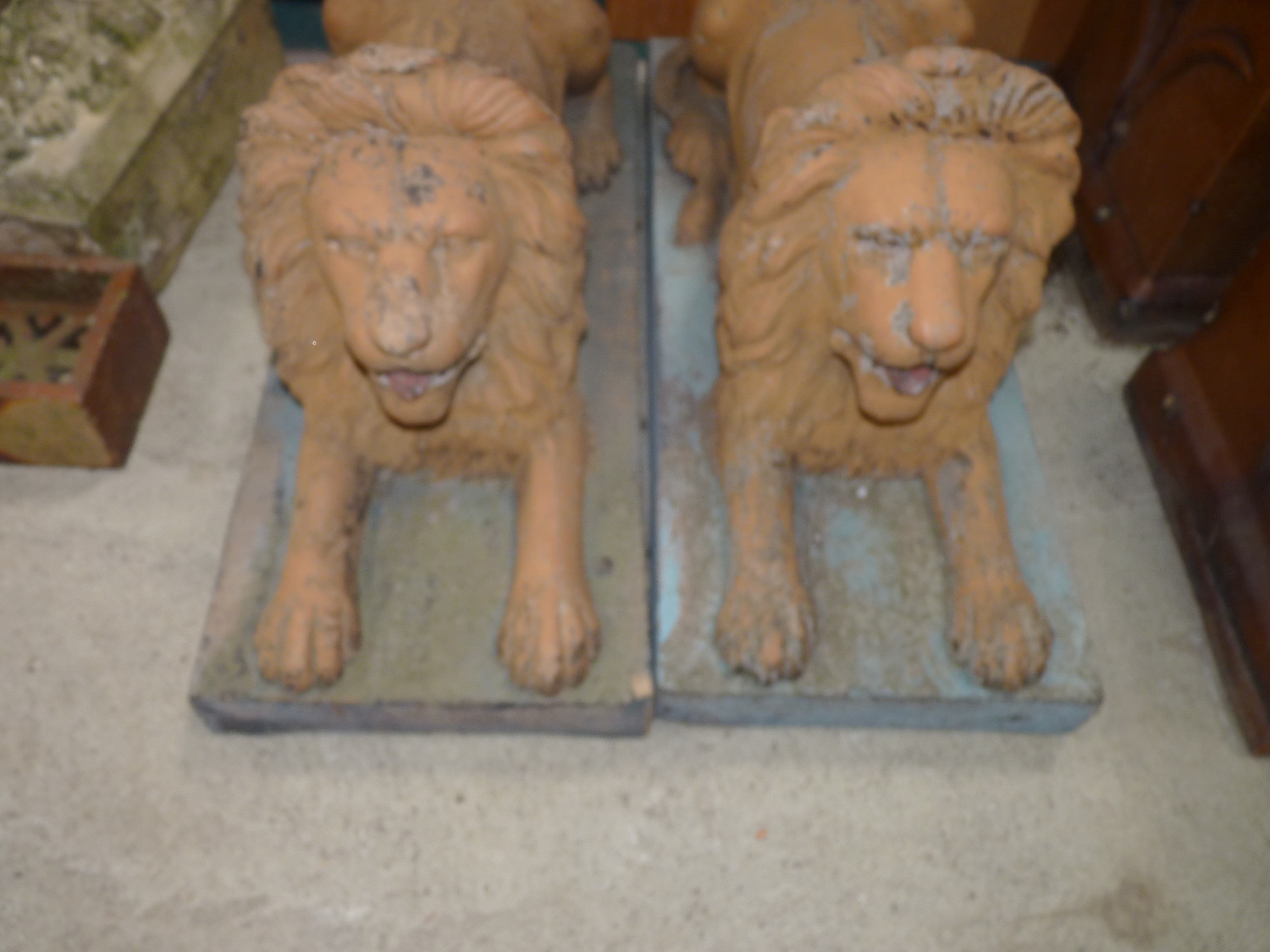 2 x Lion garden ornaments 70cm x 30 - Image 2 of 6