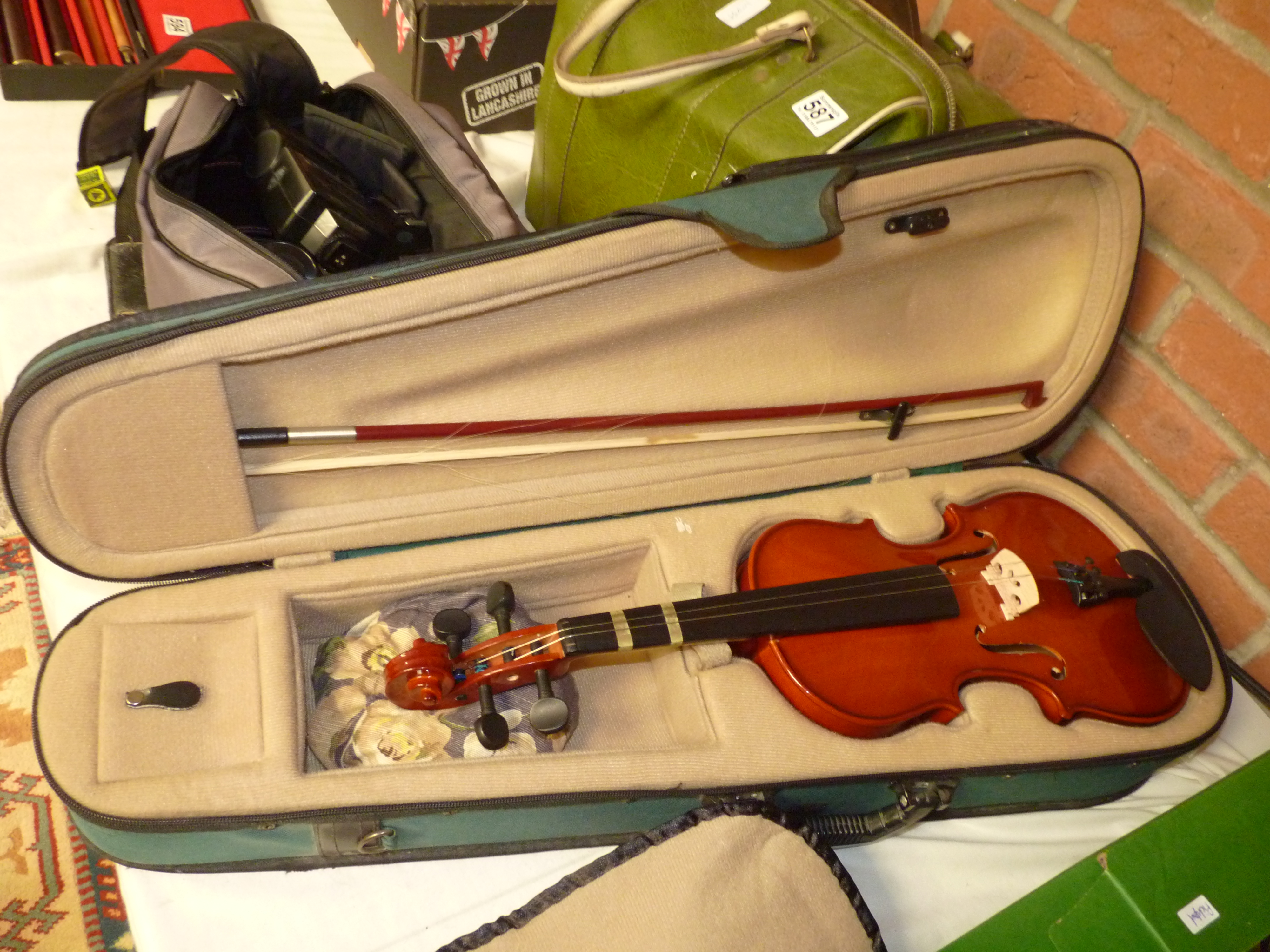 Antoni Violin and bowl model ACV31