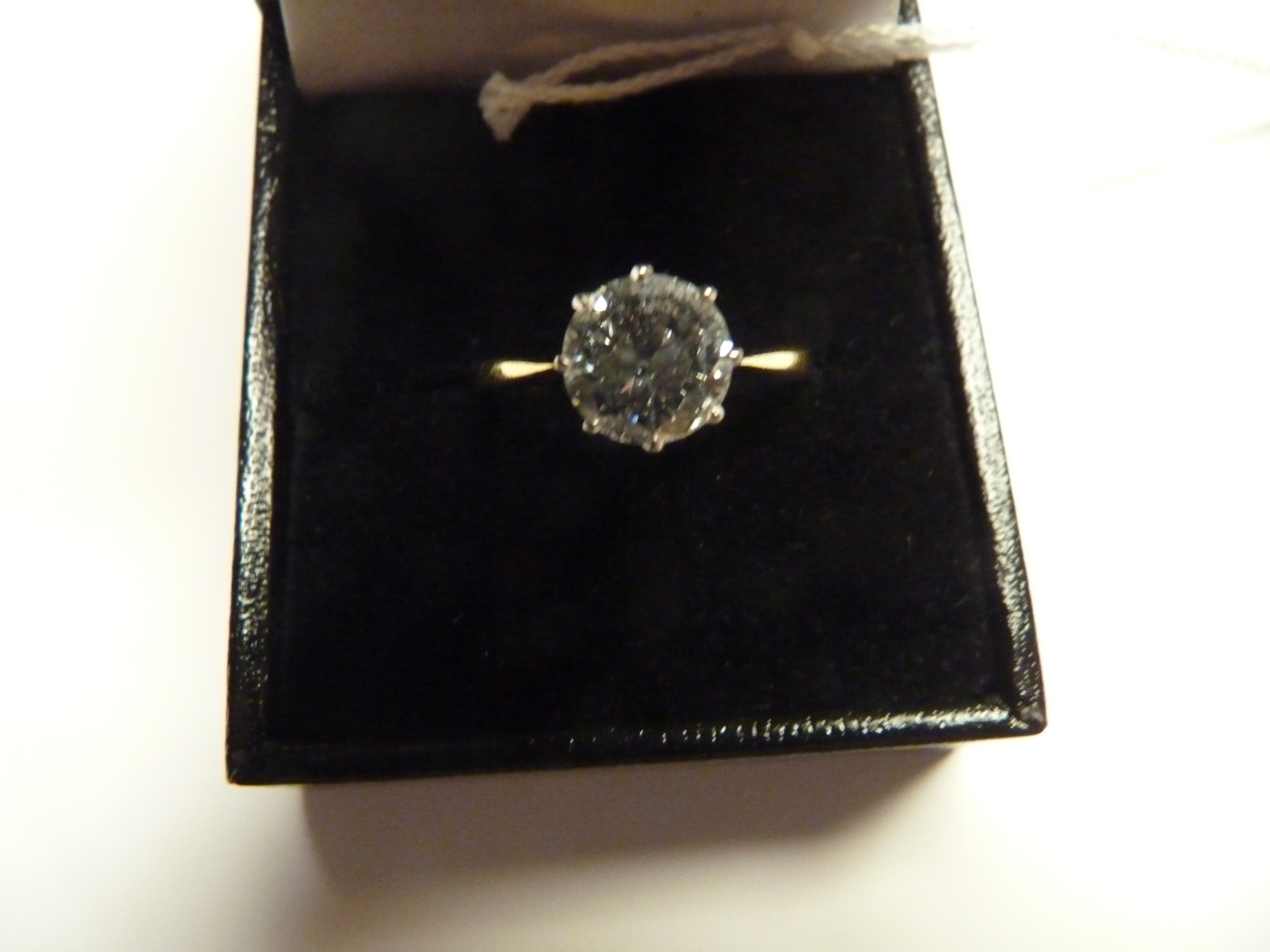 2.5ct Diamond solitaire on 18k size o-p - Image 3 of 10