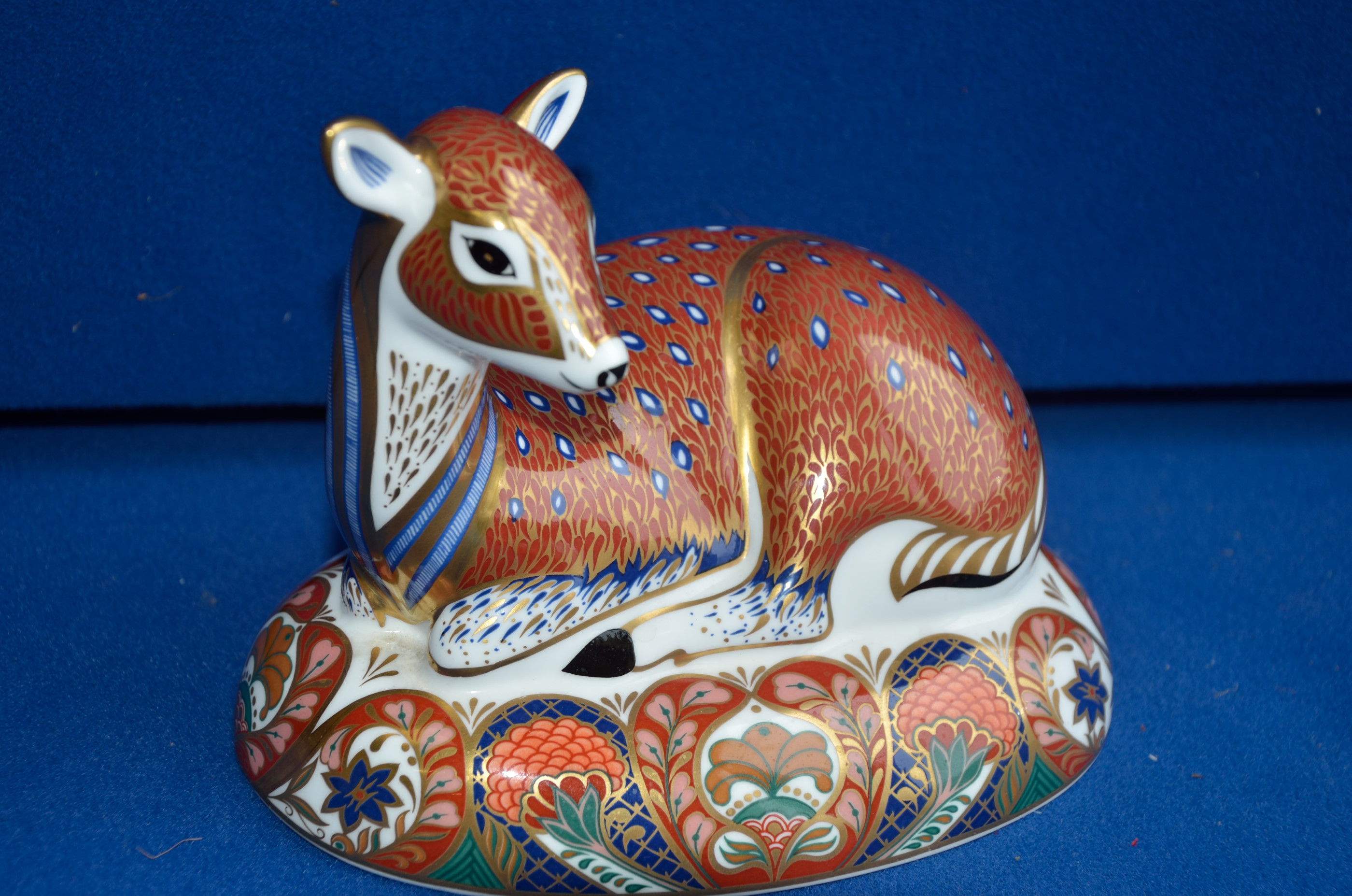 Royal Crown Derby collectors guild deer paperweight