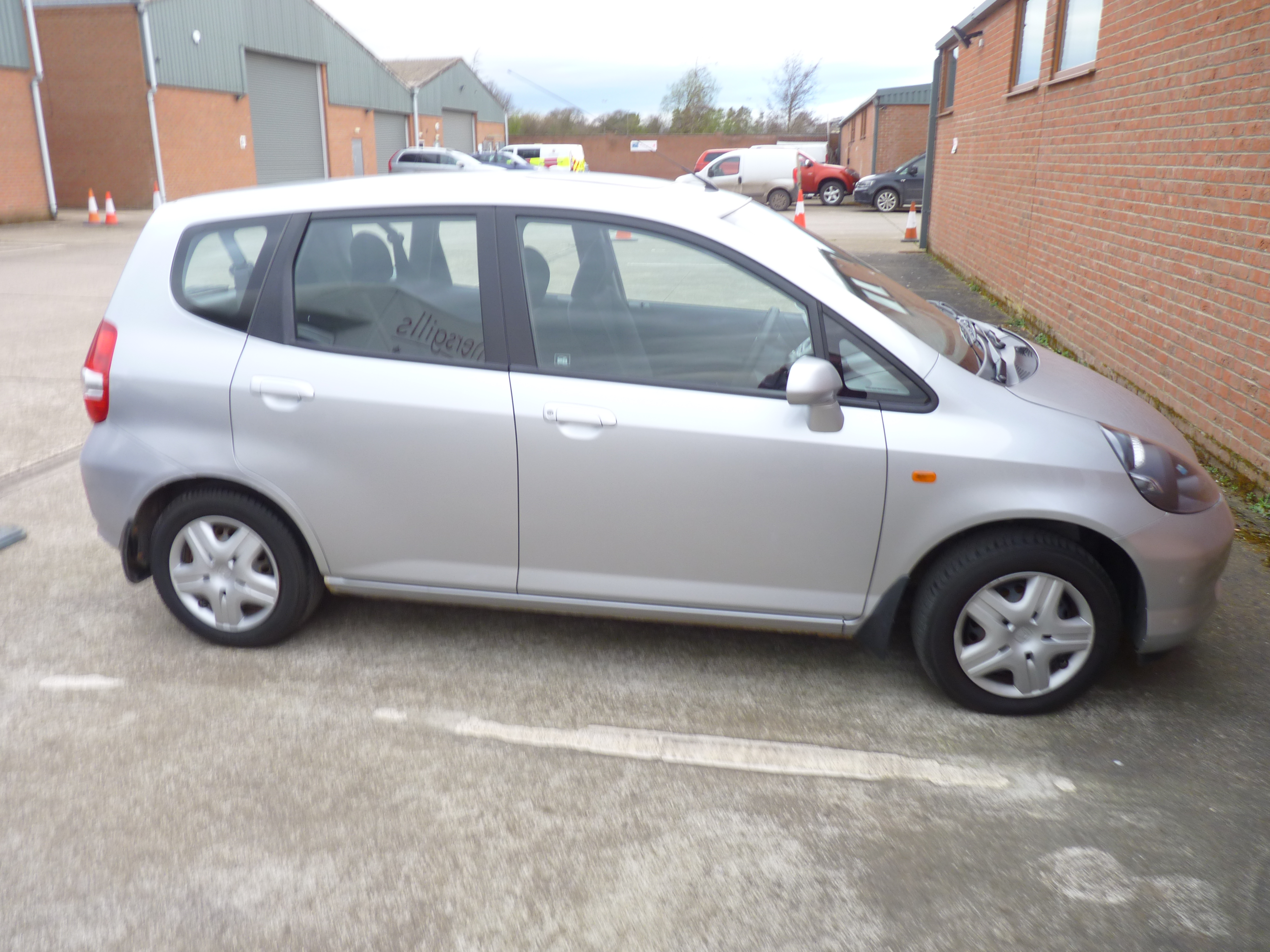 53 plate Honda Jazz, Silver approx 19,000 miles mot 17.12.20 1339cc first reg 17.12.2003 - Image 5 of 11