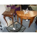 2 x sidetables