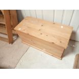 Pine blanket box