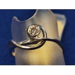 14ct White Gold Twist Ring w/Diamond, size M