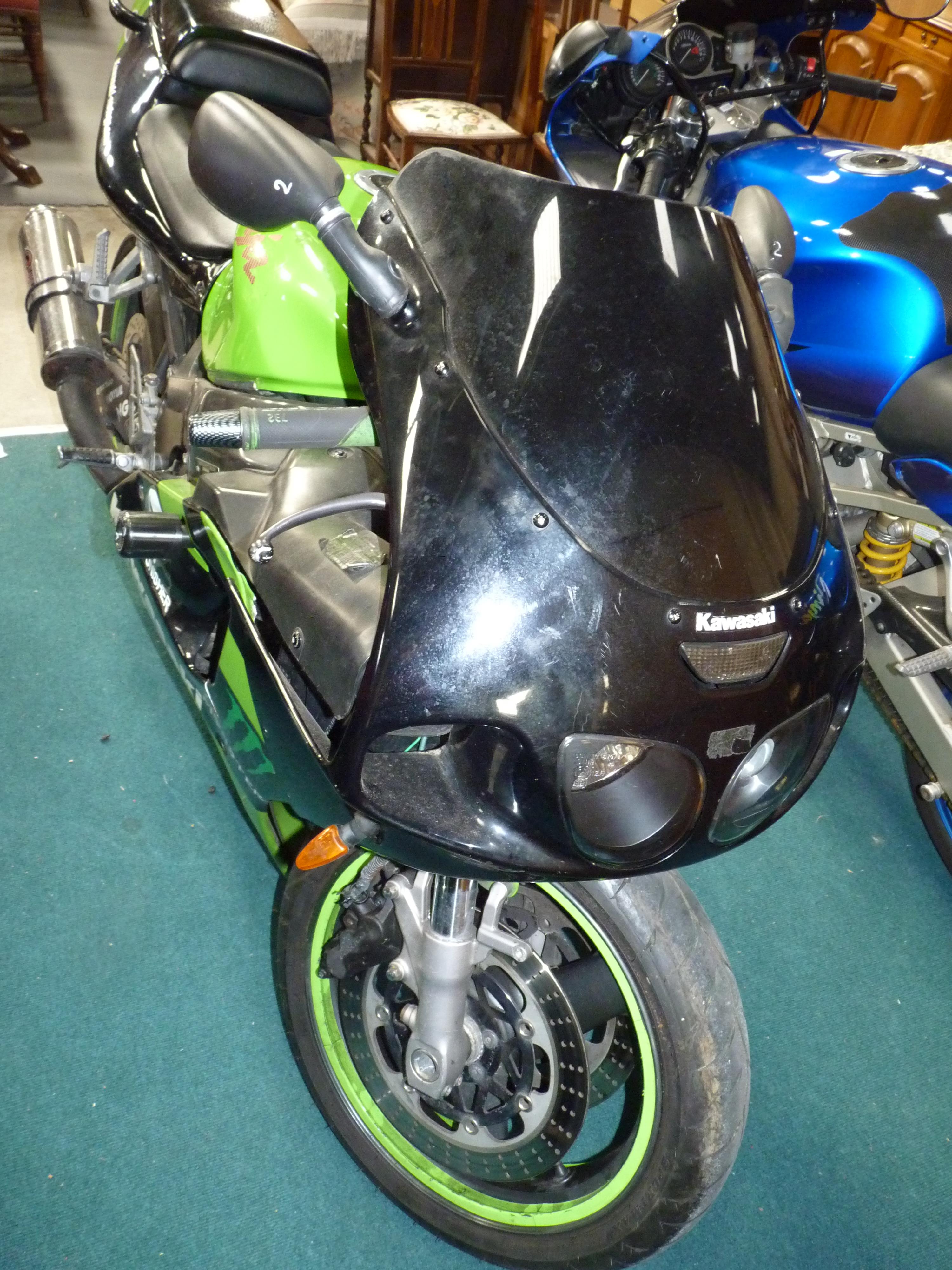 Kawasaki ZX750 - P5 2001 Y189UOG March 2001 23,646 miles in good overall condition. - Image 2 of 5