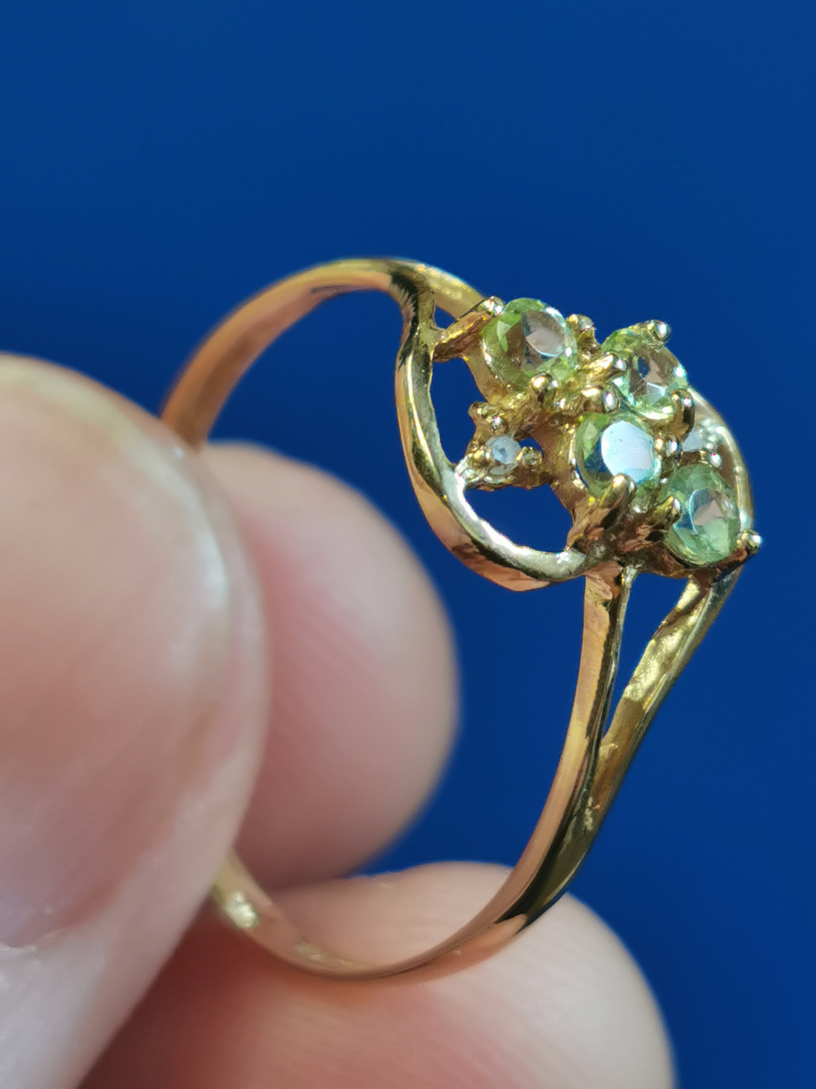 9ct Gold & Peridot Ring - Image 2 of 2