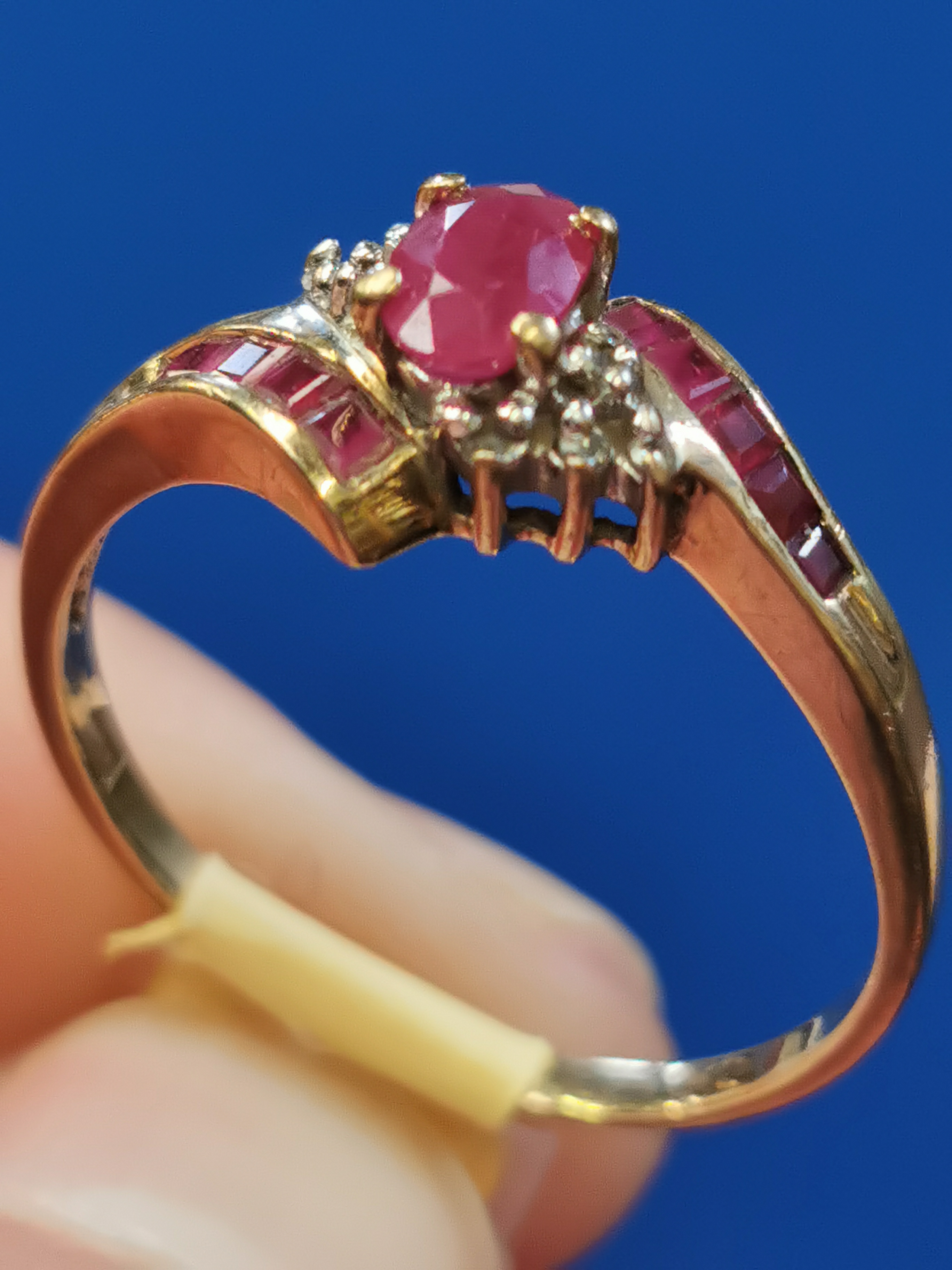 9ct Gold Ring w/Ruby & Diamonds, size U - Image 2 of 2