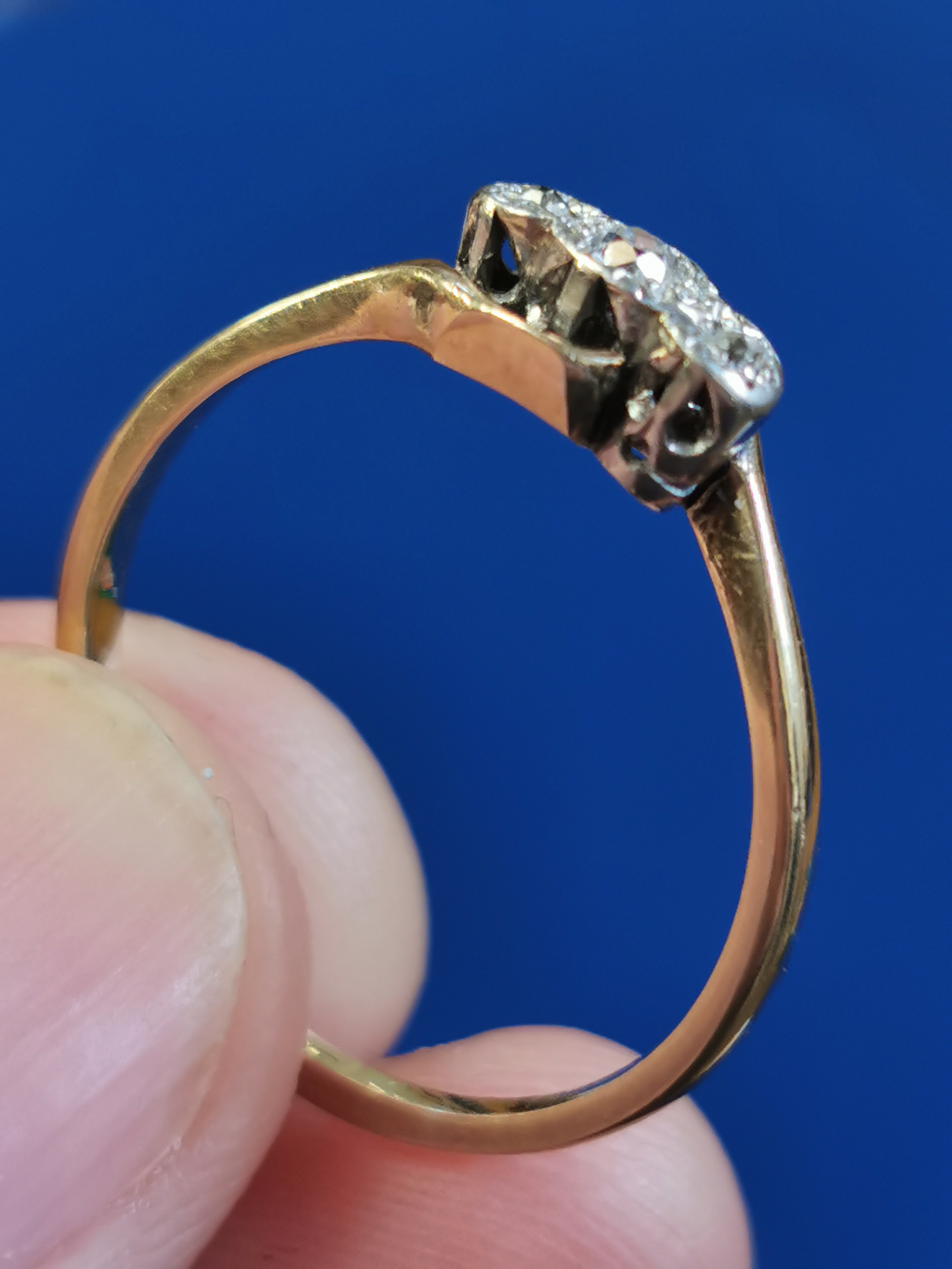 9ct Gold & Diamond Ring - Image 2 of 2
