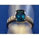 9ct Gold/White Gold Ring w/Blue & White Stones, size N