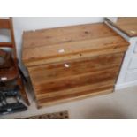 Pine blanket box