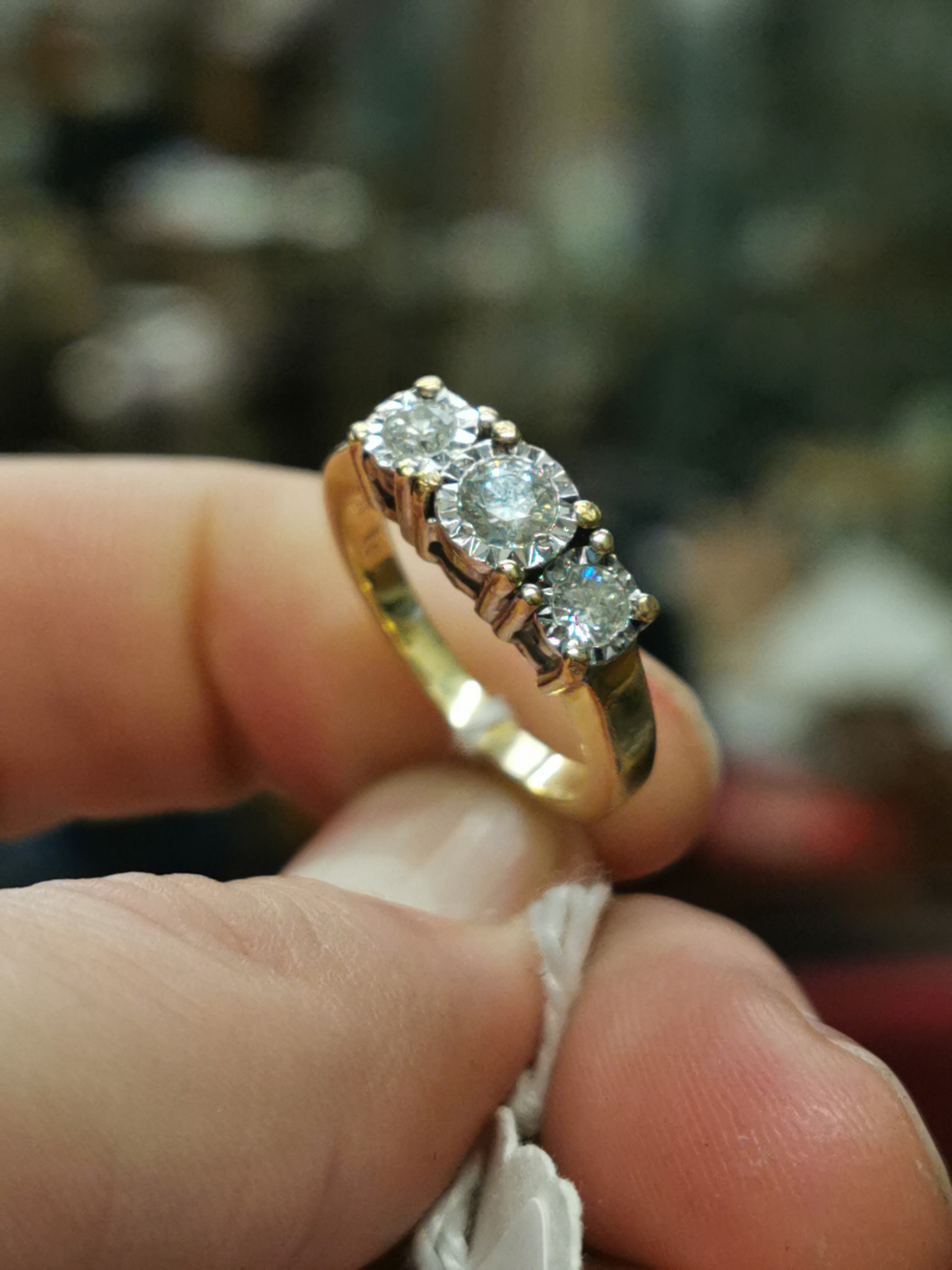18ct Yellow Gold & Platinum Set Three-Stone Diamond Ring, size M - Image 2 of 2