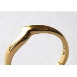 AN 18CT GOLD WEDDING RING ?V? shape.