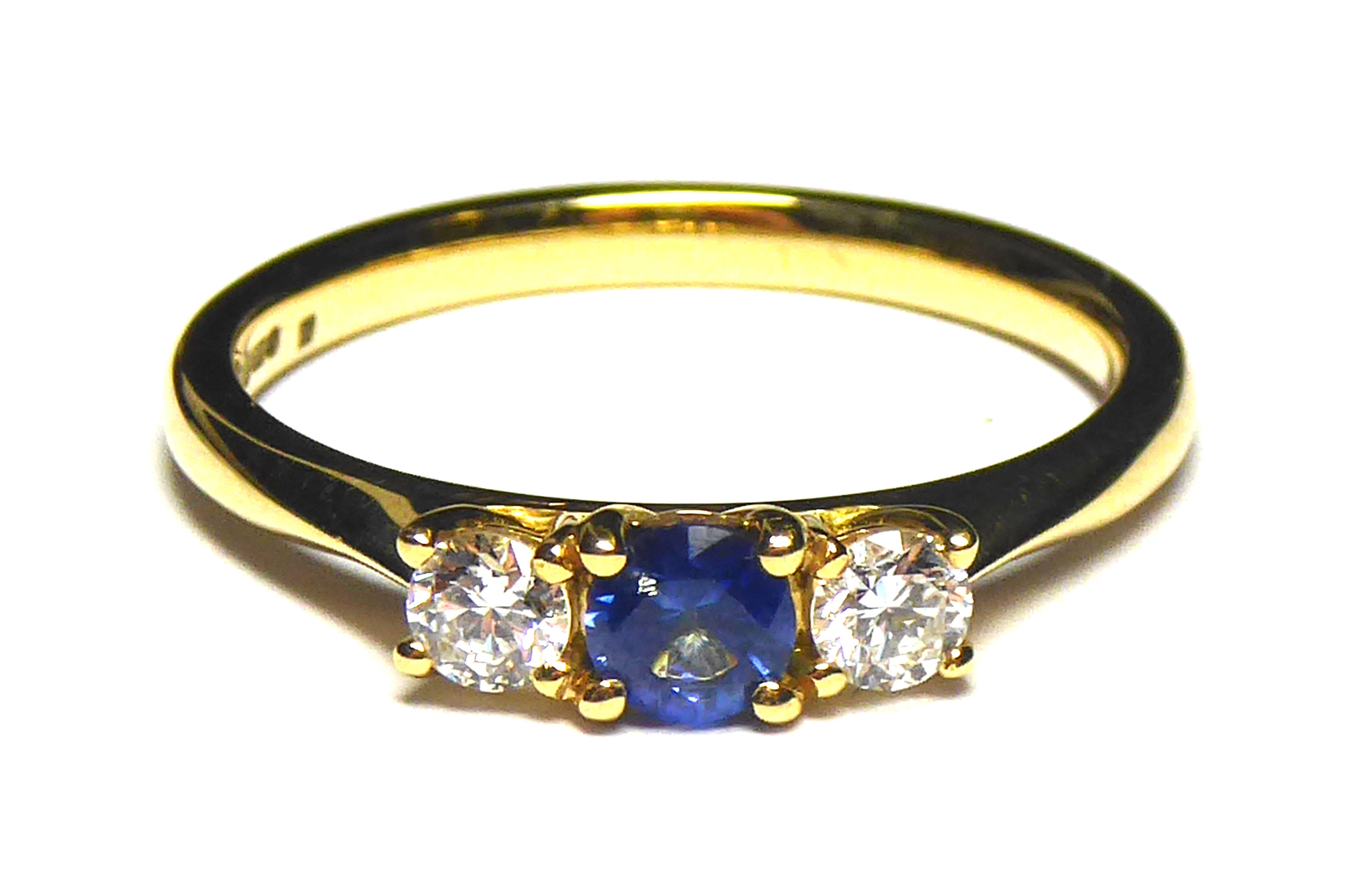 AN 18CT GOLD, SAPPHIRE AND DIAMOND THREE STONE RING Single round cut diamonds (size K/L). - Image 2 of 2