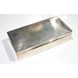 AN EARLY 20TH CENTURY SILVER RECTANGULR CIGARETTE BOX With engine turned decoration. (approx 18cm