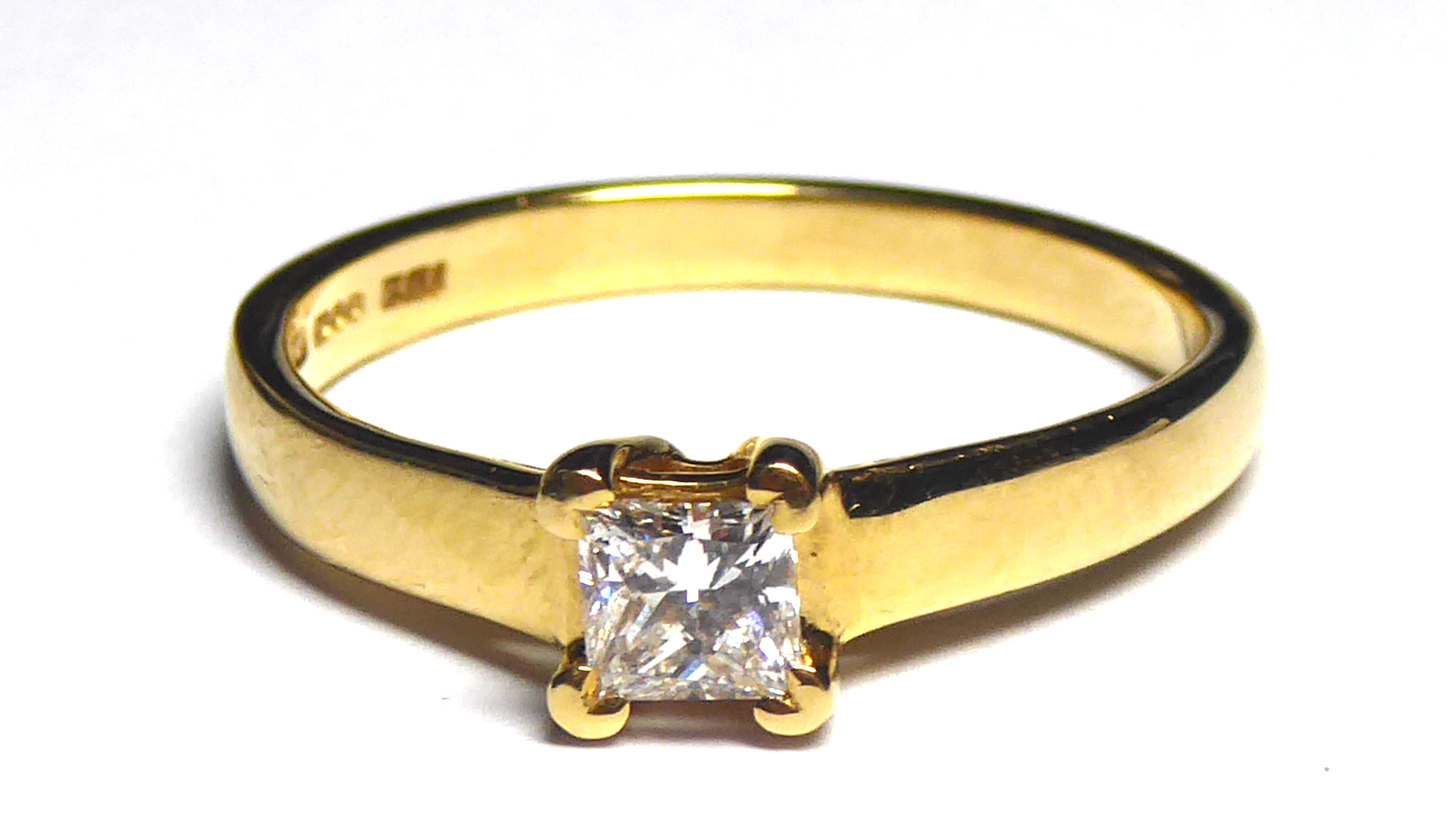 AN 18CT GOLD AND DIAMOND SOLITAIRE RING Having a single Princess cut stone (size L). (approx total - Image 2 of 2