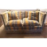 AN EARLY 20TH CENTURY KNOWLE SOFA With drop ends and cut velvet upholstery. (159cm x 75cm x 86cm)