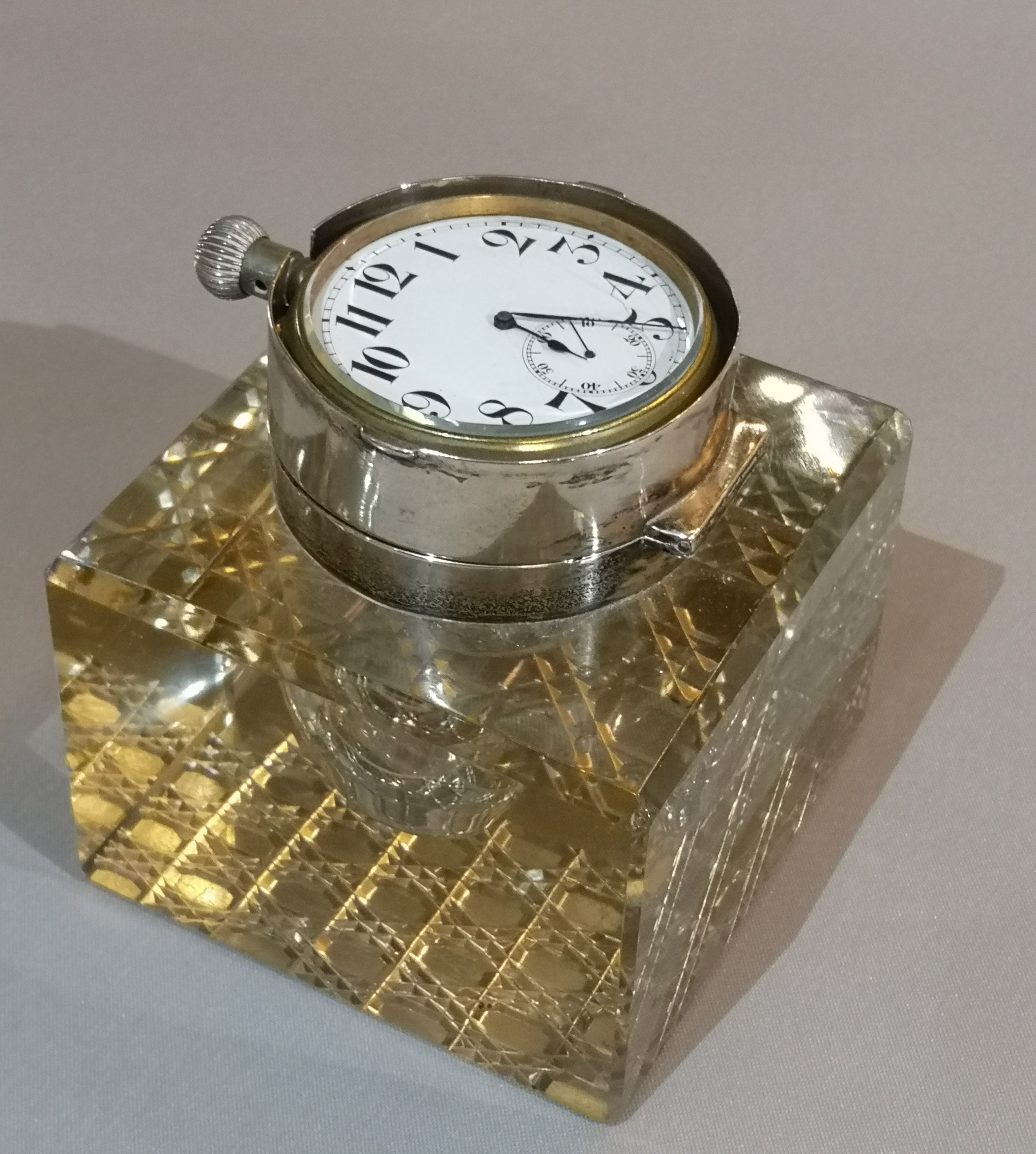 A RARE AND UNUSUAL EDWARDIAN SILVER AND CUT GLASS INKWELL/DESK CLOCK The hinged lid containing an - Image 2 of 3