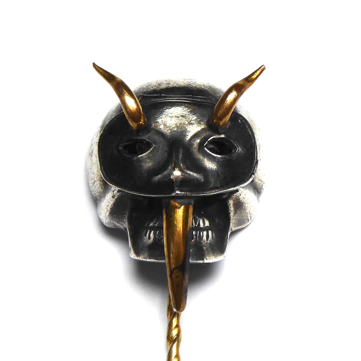 A BI METAL AND GEM SET DEVIL MASK STICK PIN A hinged white metal mask set with gilt metal horns - Image 3 of 5