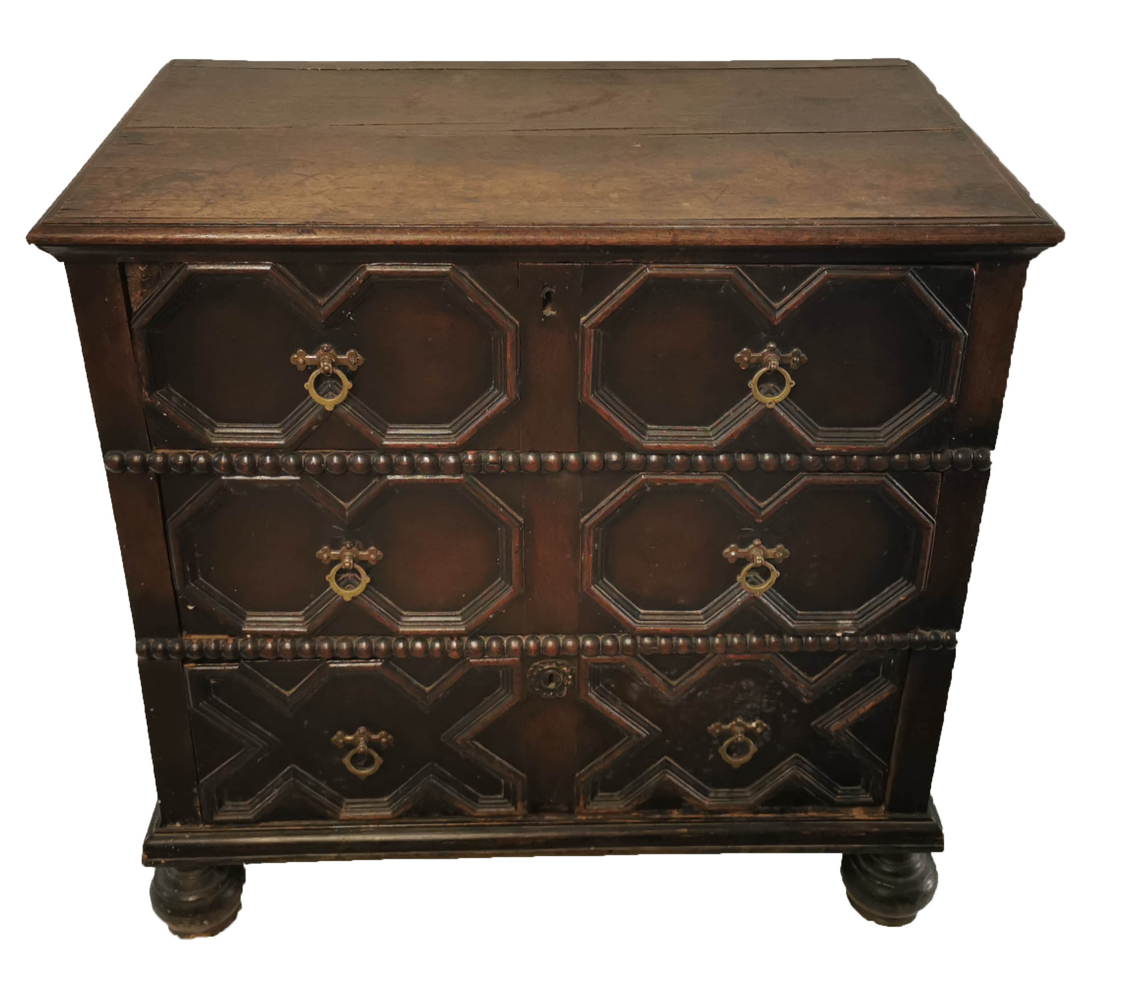 A WILLIAM AND MARY PERIOD OAK CHEST Of three drawers, on bun feet. (89cm x 53cm x 85cm) - Image 2 of 3