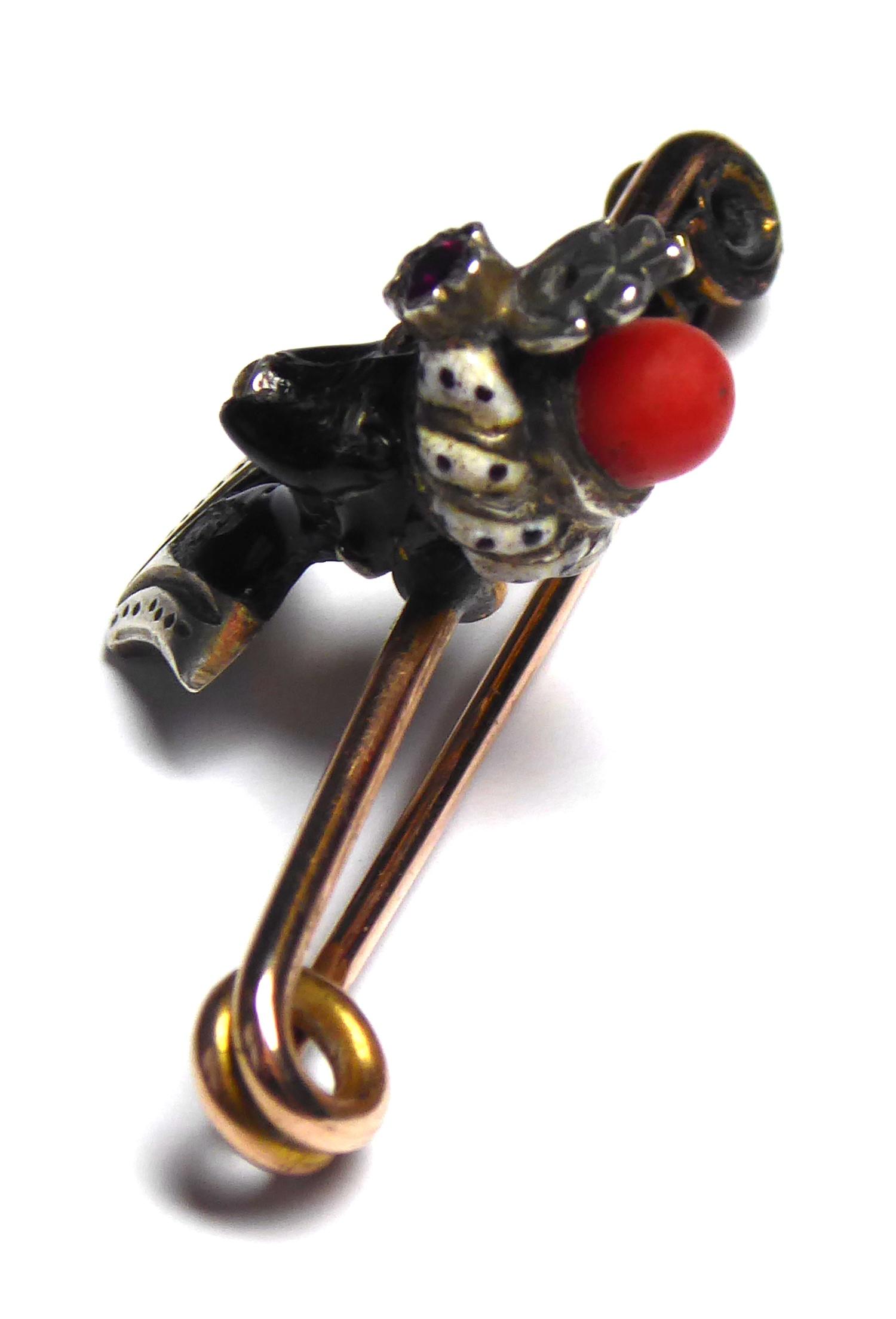 A BI METAL, ENAMEL, AMETHYST AND CORAL VENETIAN BLACKAMOOR STICK PIN A black enamel female bust with - Image 3 of 5