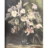 AN EARLY 20TH CENTURY OIL ON CANVAS Still life vase of flowers, gilt framed. 60 x 72 cm