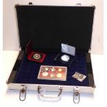A CASED AMERICAN 1OZ FINE SILVER DOLLAR, SILVER PROOF, ISSUED 2007 Complete with fitted velvet box
