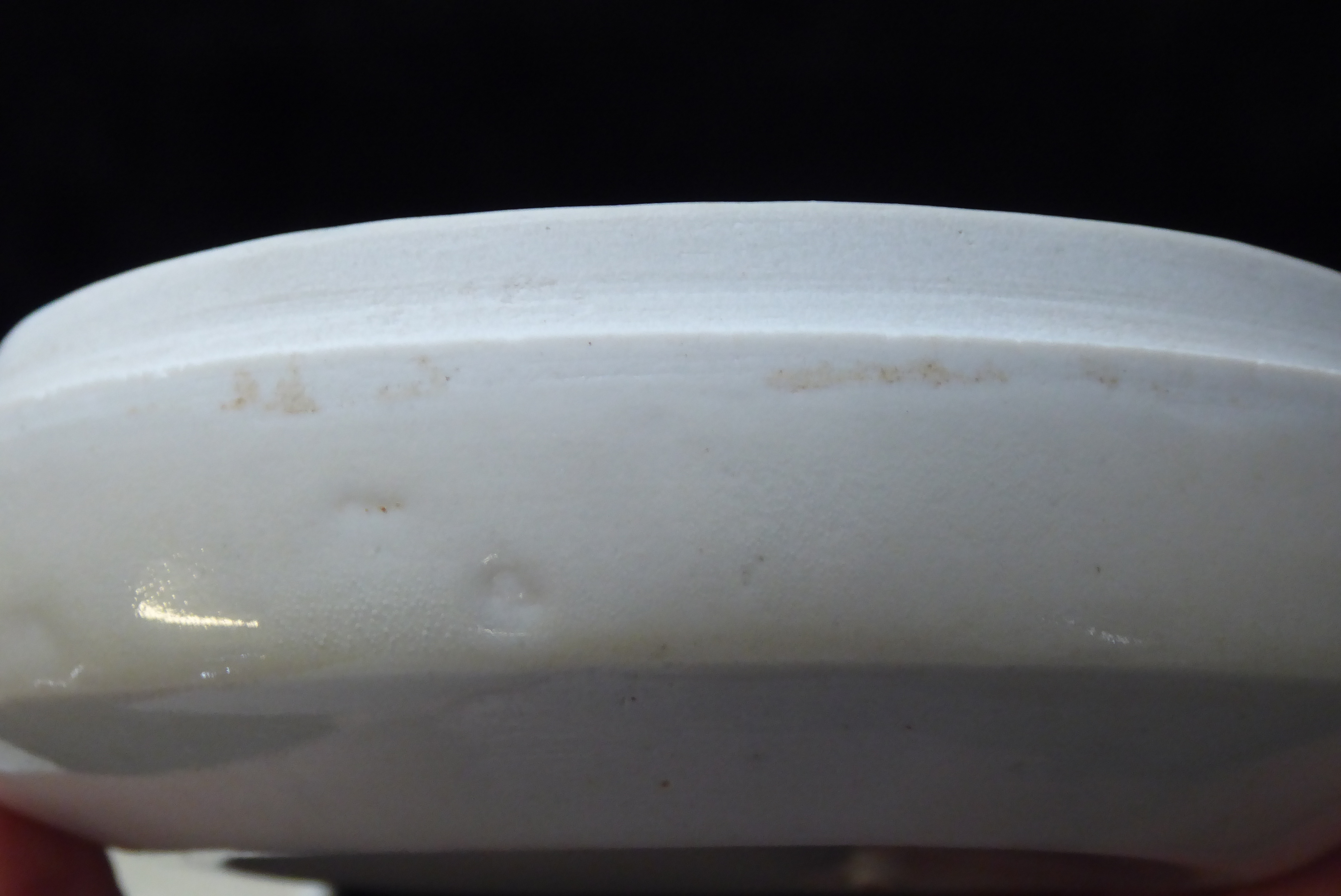 A CHINESE WHITE GLAZE SONG DYNASTY 'DING' WARE 'LIDDED BOX Spherical form of plain design with three - Image 6 of 7