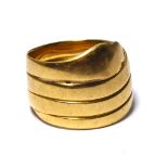 AN EARLY 20TH CENTURY 18CT GOLD SNAKE RING/BAND Plain form (size N/O).