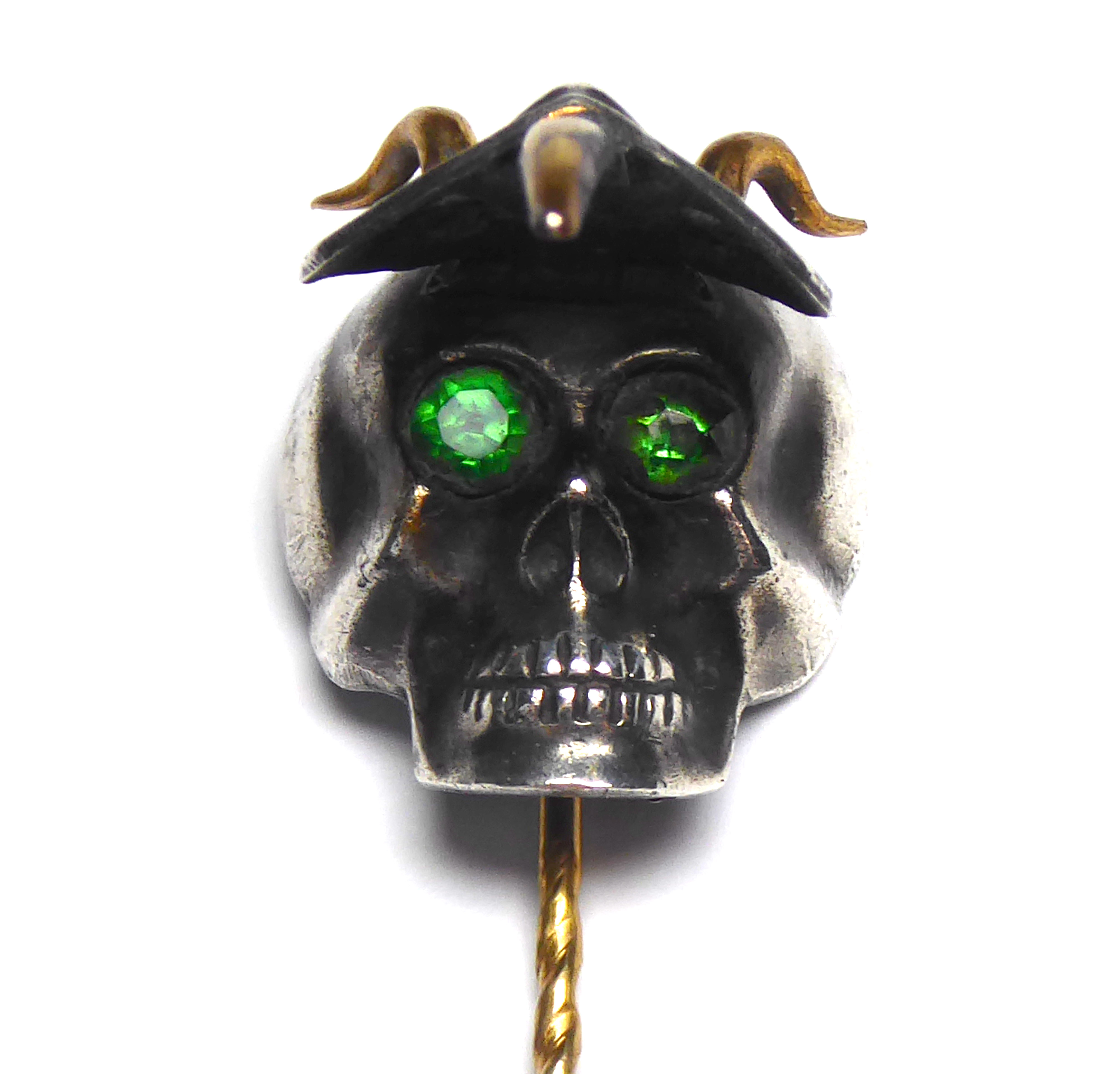 A BI METAL AND GEM SET DEVIL MASK STICK PIN A hinged white metal mask set with gilt metal horns - Image 4 of 5