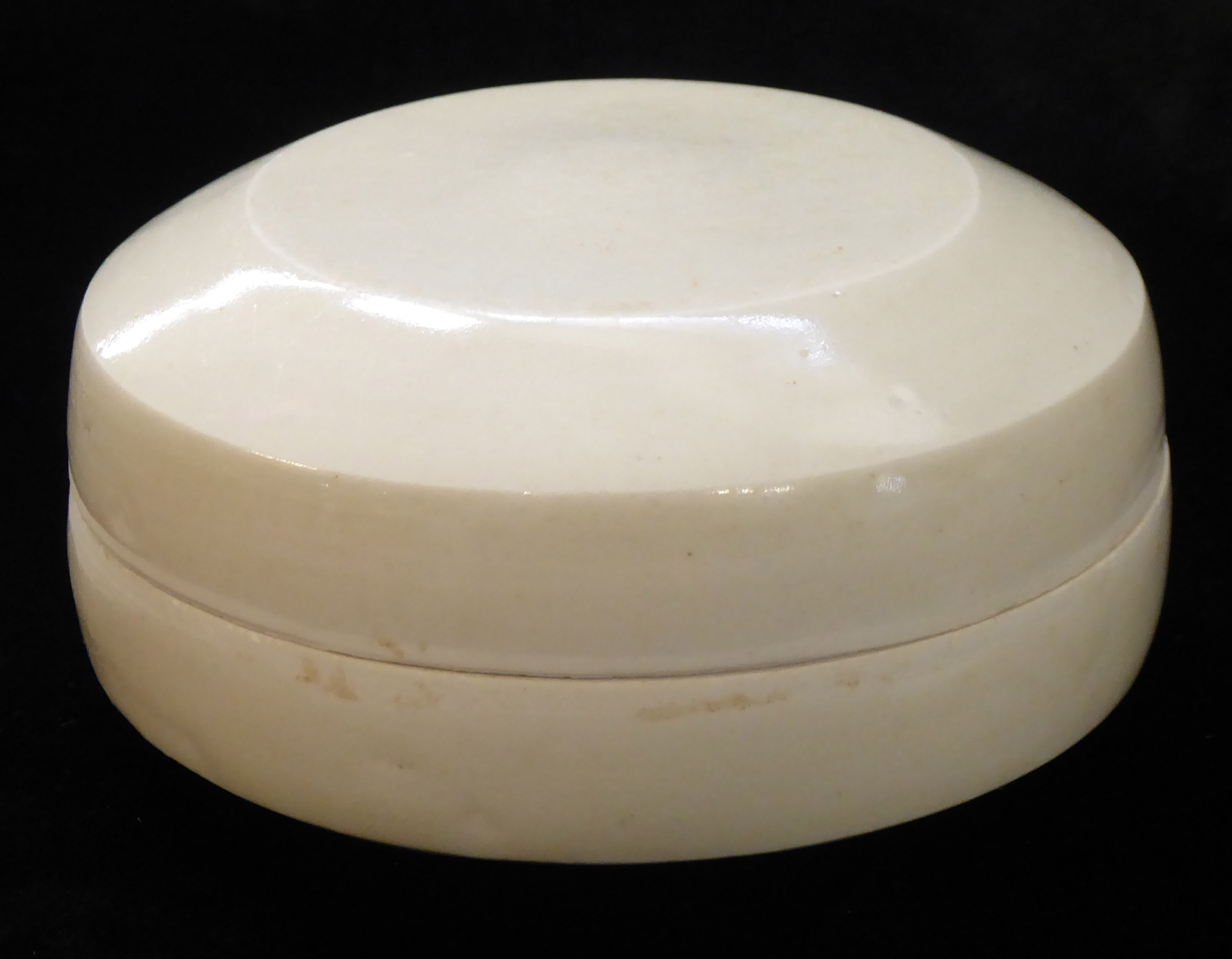 A CHINESE WHITE GLAZE SONG DYNASTY 'DING' WARE 'LIDDED BOX Spherical form of plain design with three