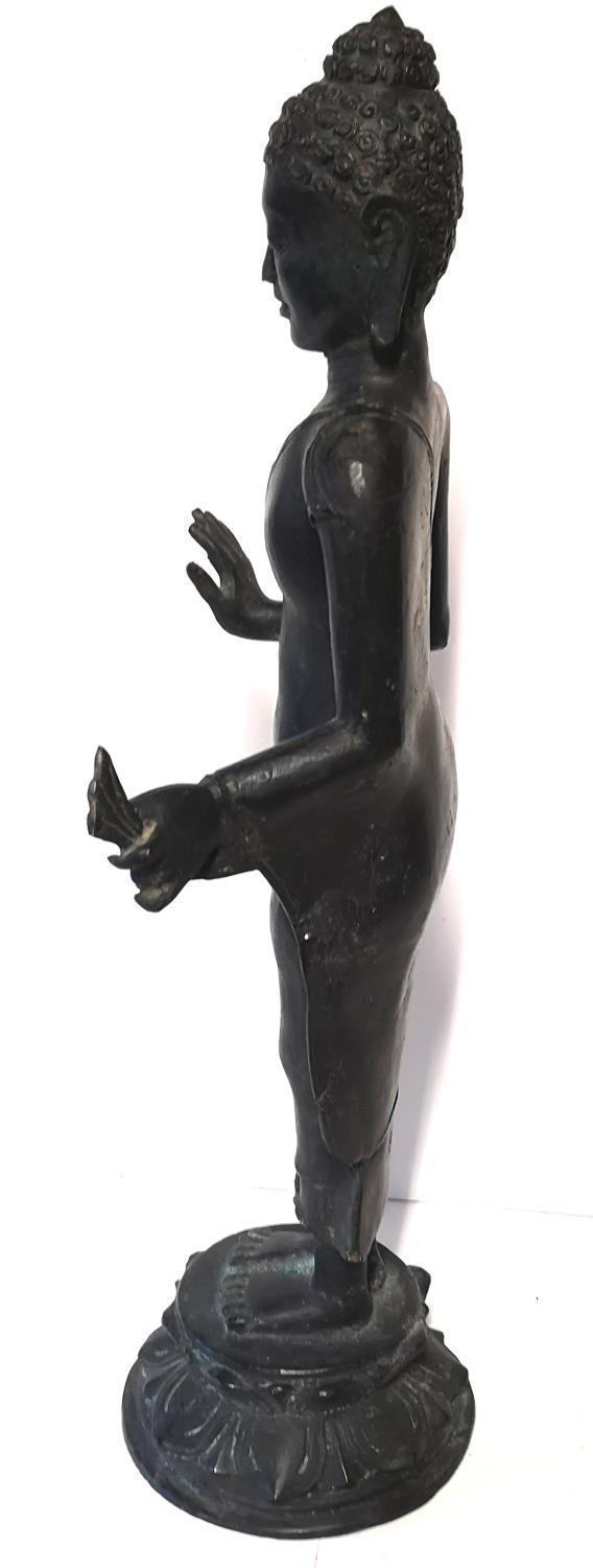 A CHINESE BRONZE STATUE OF A STANDING BUDDHA Patinated finish with one palm hand showing, raised - Image 3 of 5