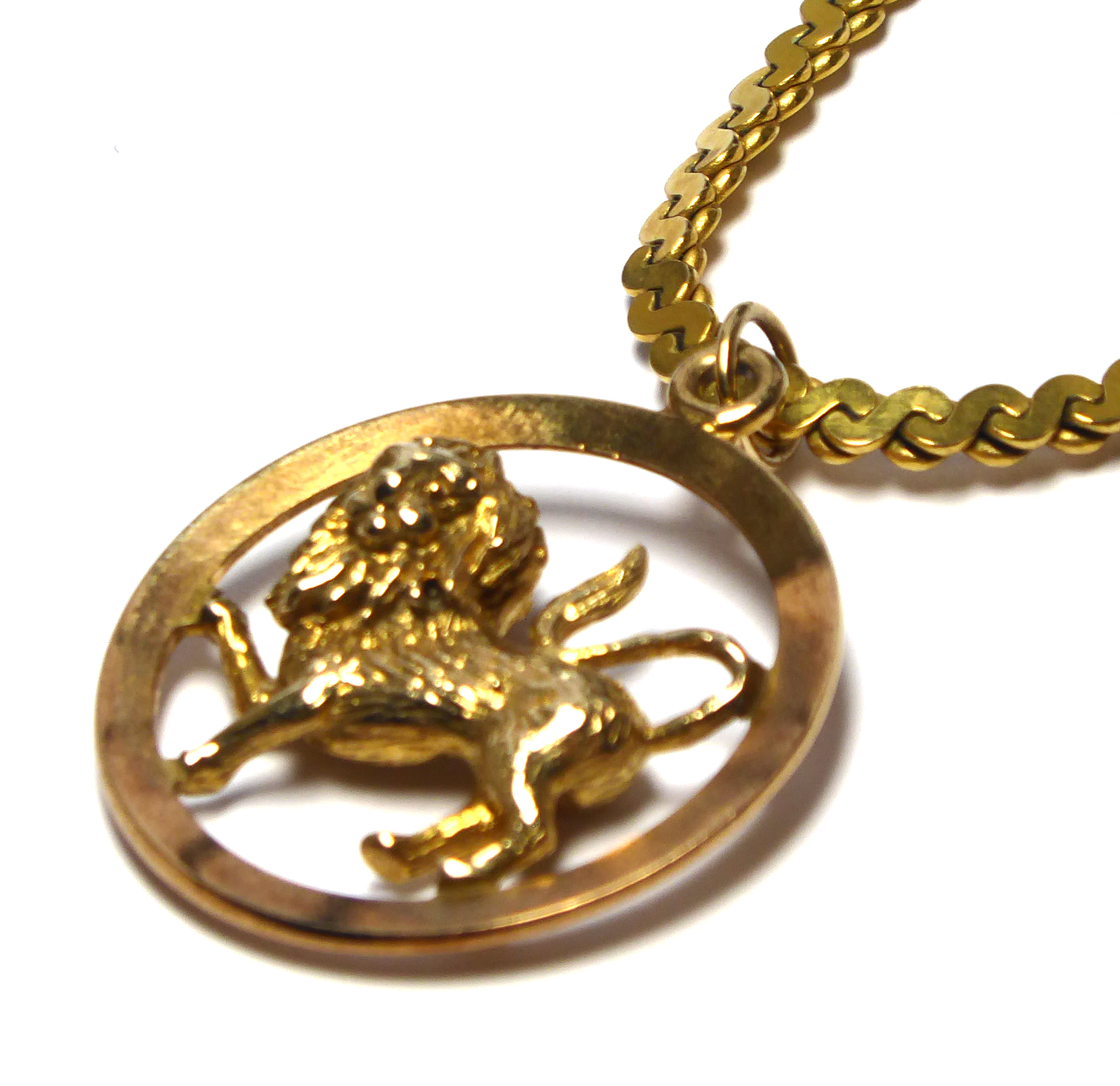 A VINTAGE 9CT GOLD PENDANT AND NECKLACE The rampant lion in pierced mount with flat scroll link - Image 2 of 2