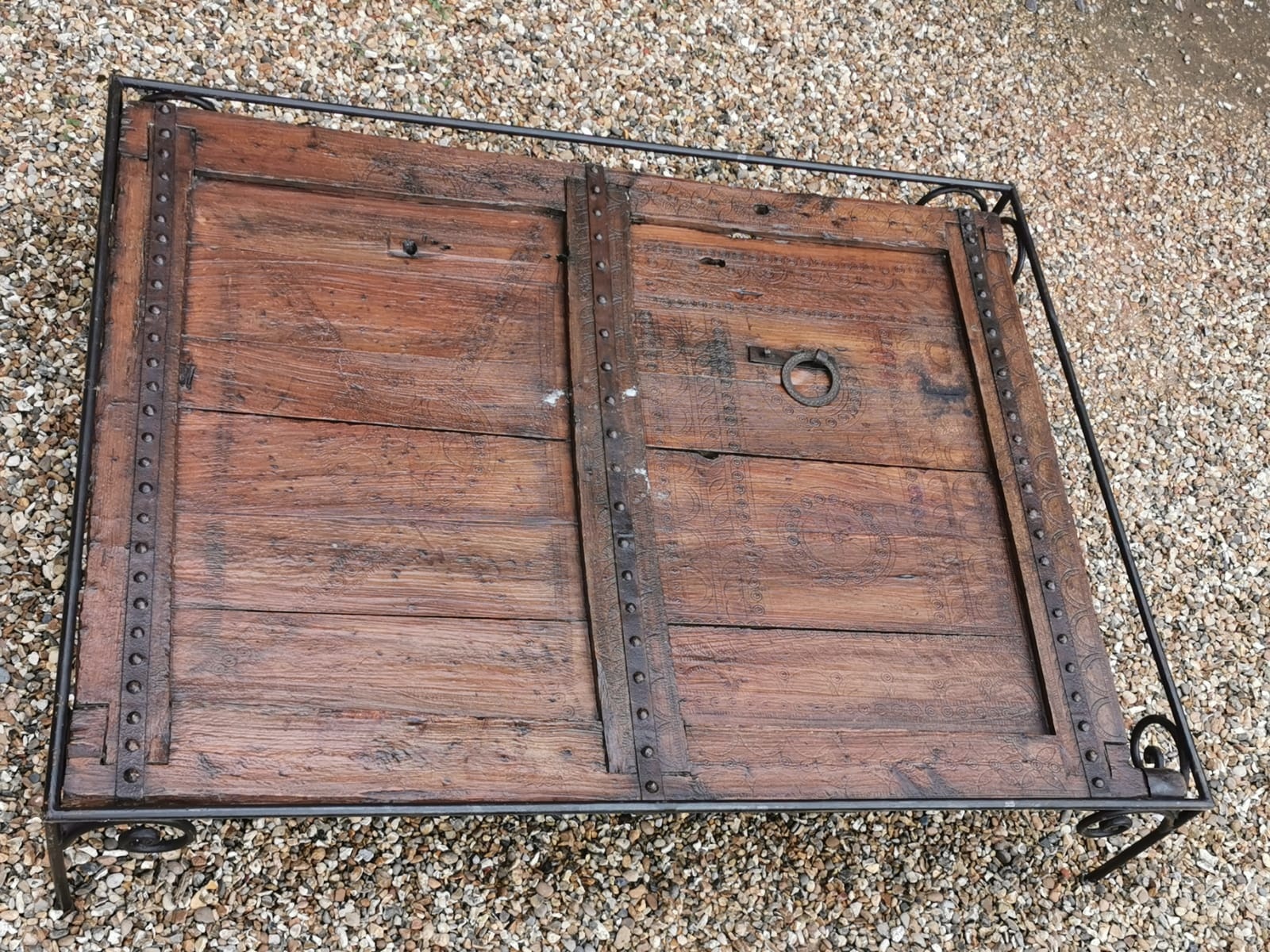 A LARGE 18TH/19TH CENTURY HARDWOOD DOOR With lightly carved decoration and heavy iron strap work, - Image 2 of 3