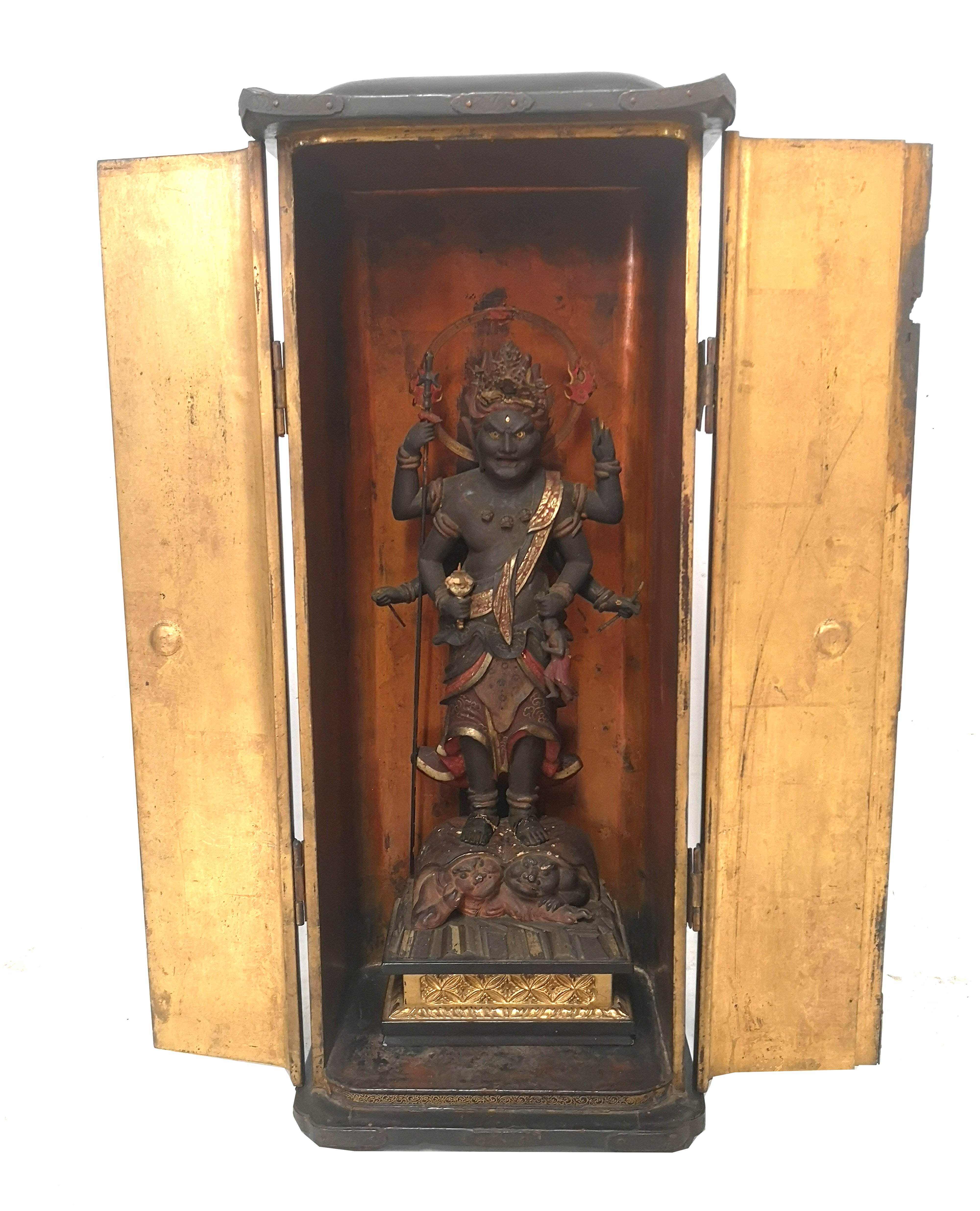 A JAPANESE EDO CARVED WOODEN AND POLYCHROME DEITY STATUE AND SHRINE Standing pose with two - Image 2 of 20