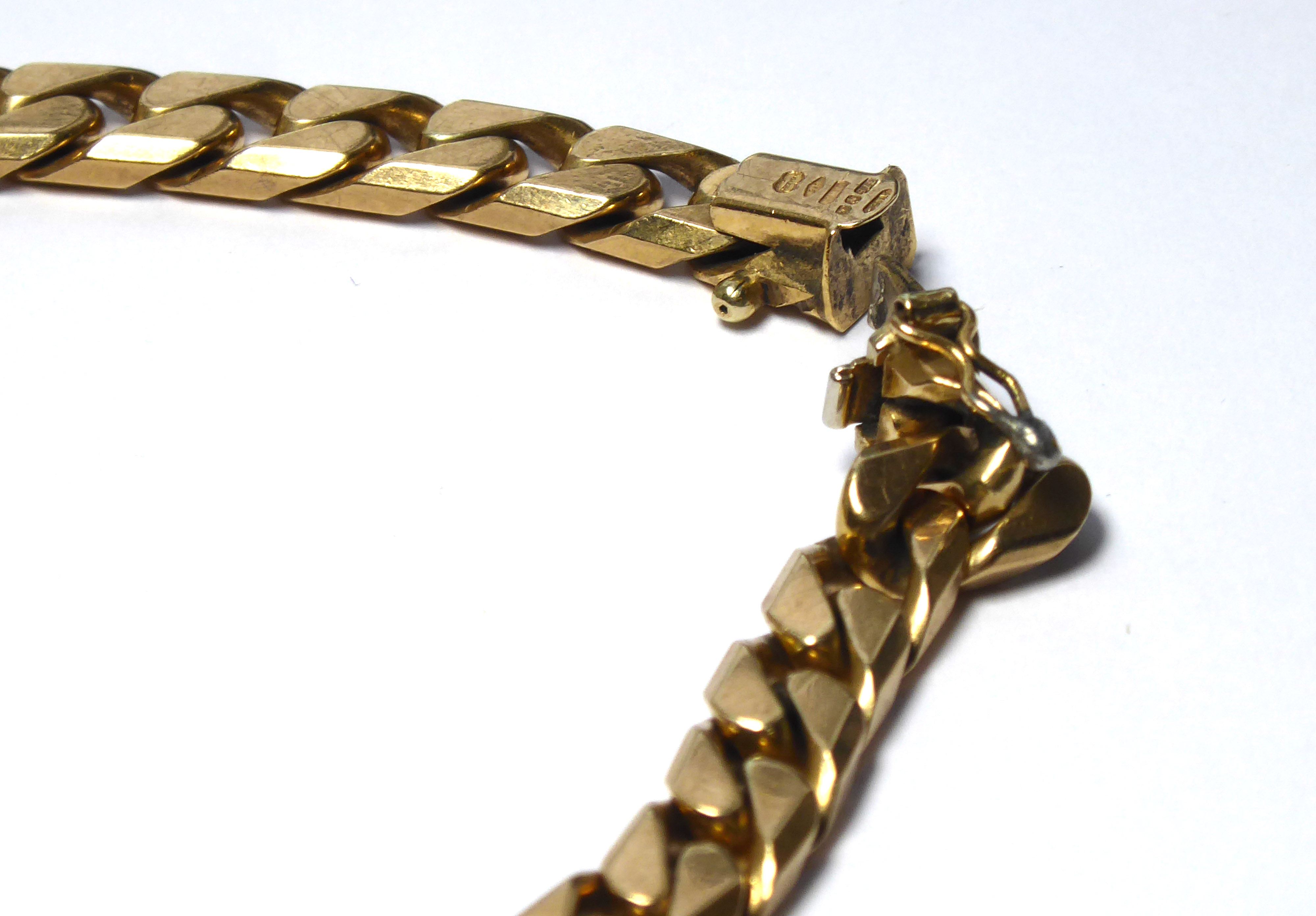 A VINTAGE 9CT GOLD CURB LINK BRACELET Having heavy gauge links. (approx 22cm) - Image 2 of 2