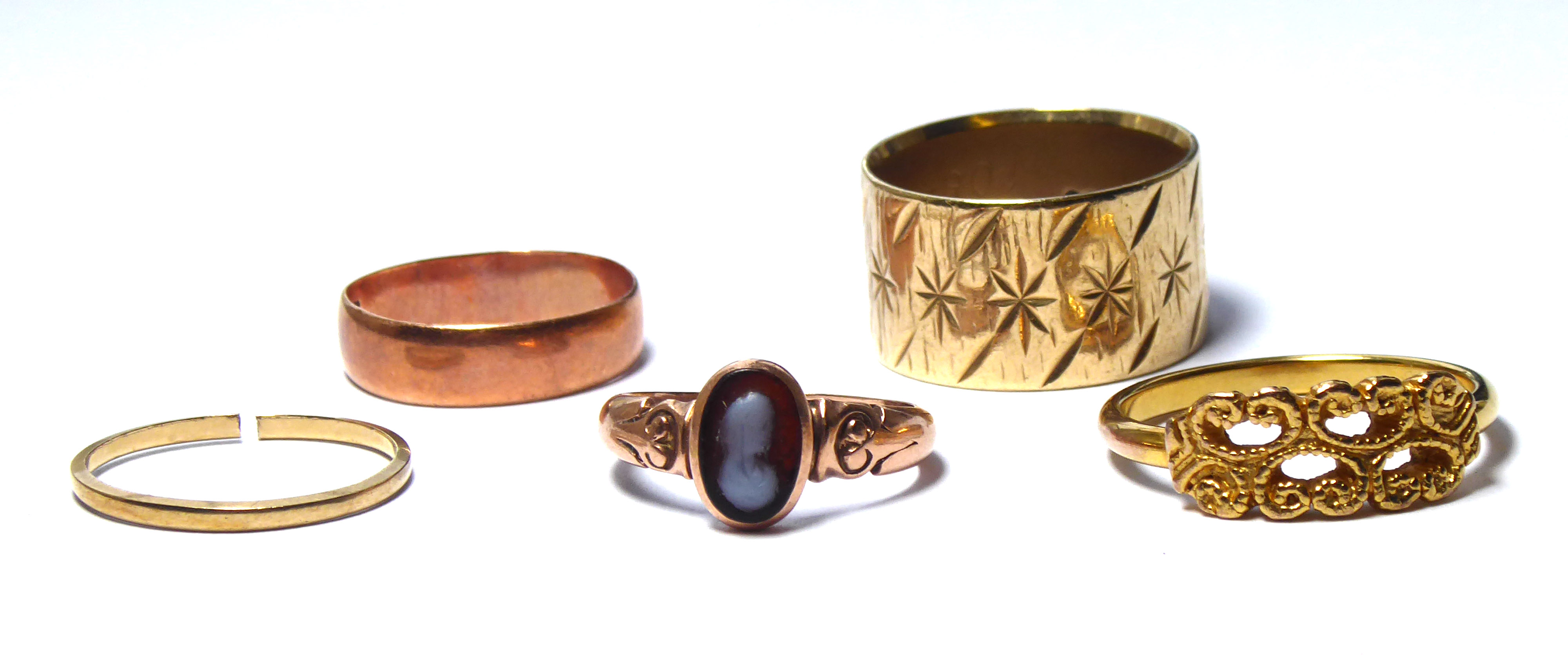 A COLLECTION OF VINTAGE 9CT GOLD RINGS Including a wide wedding band and a cameo ring.