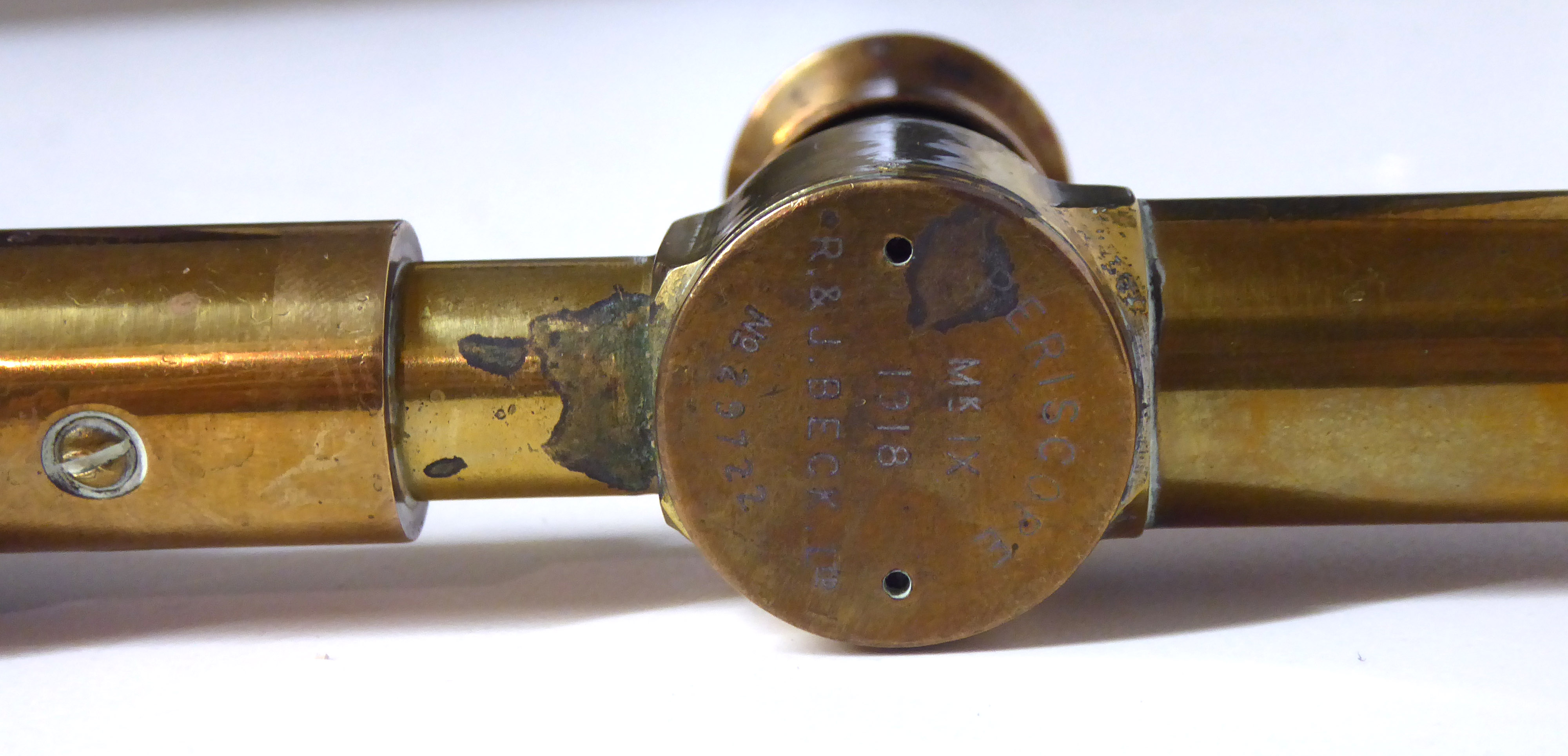 A WW1 BRASS AND OAK MILITARY PERISCOPE Marked to rear 'MK 1X 1918 R and J Beck ltd 29722. With - Image 4 of 9