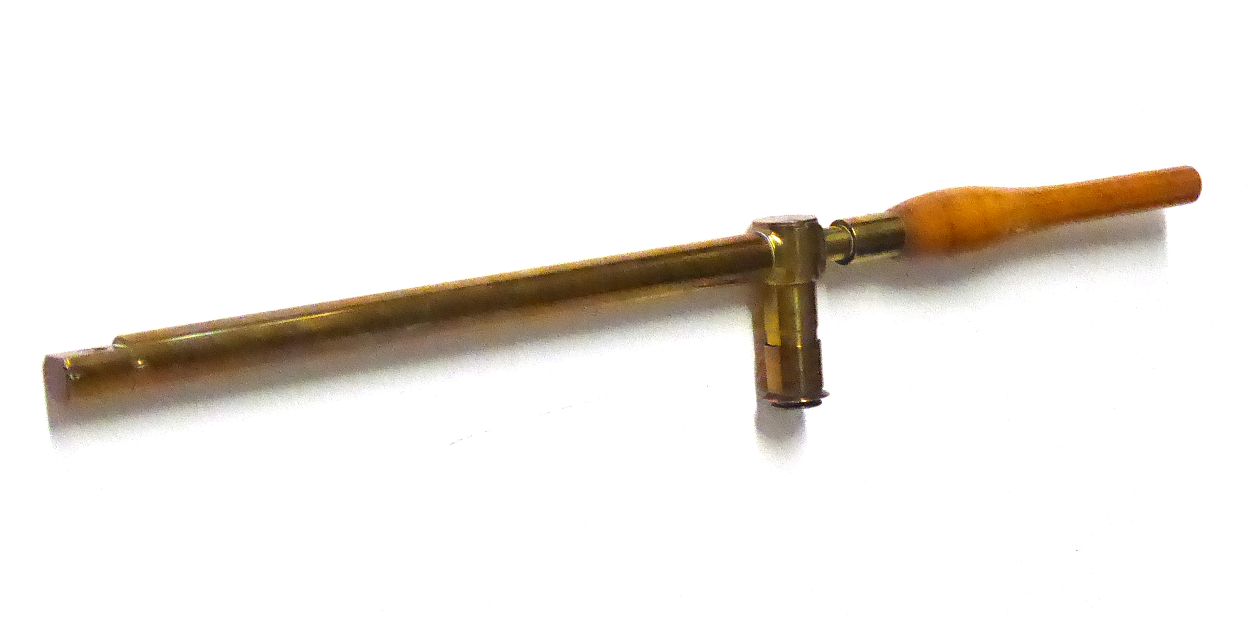 A WW1 BRASS AND OAK MILITARY PERISCOPE Marked to rear 'MK 1X 1918 R and J Beck ltd 29722. With