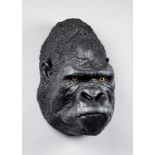 A GORILLA HEAD CAST. (h 38cm x w 23cm x d 21cm)