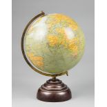 AN EARLY 20TH TERRESTRIAL GLOBE 'THE PARAMOUNT'. (h 26cm)